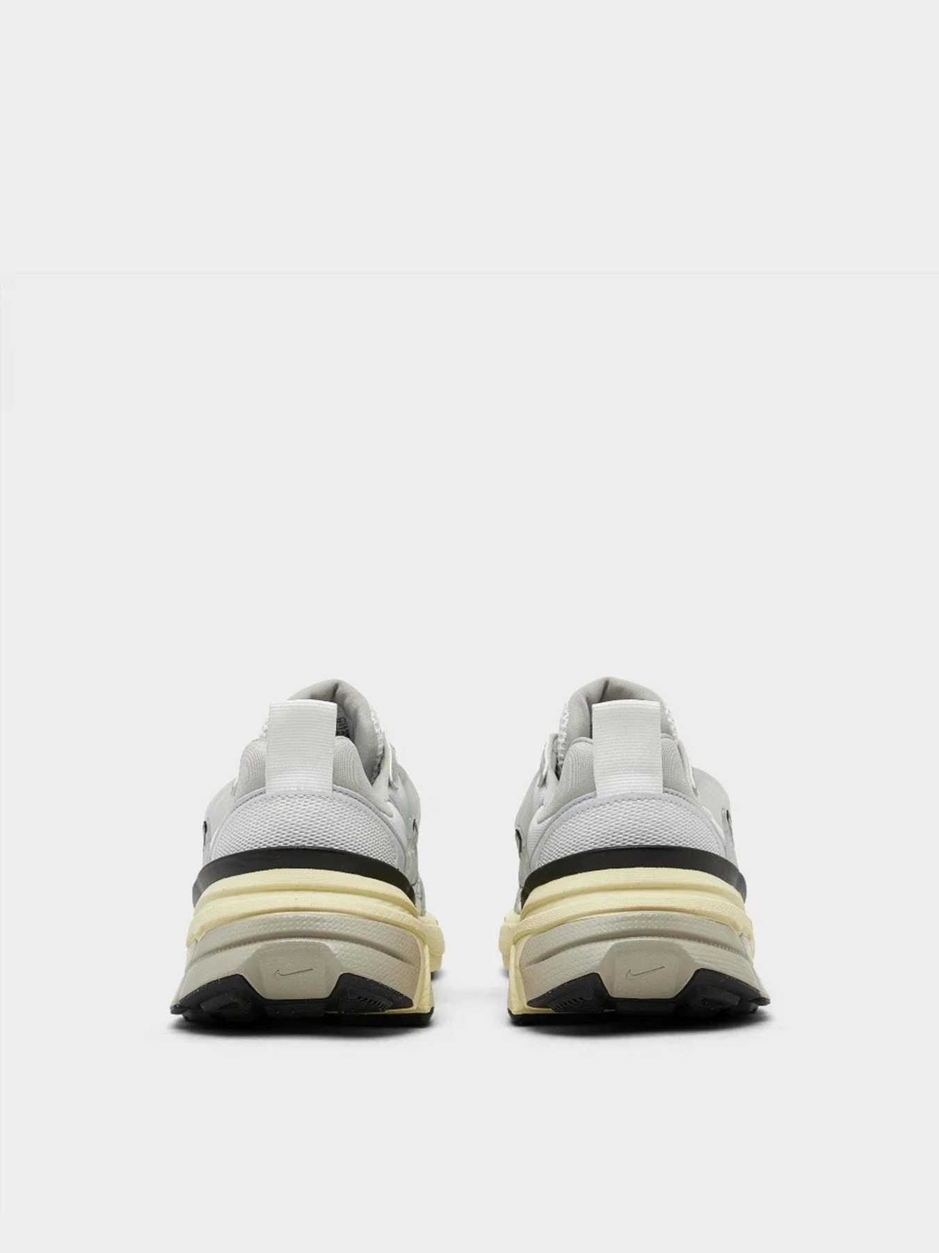 Кросівки NIKE V2K Run Модель FD0736-100 Фото