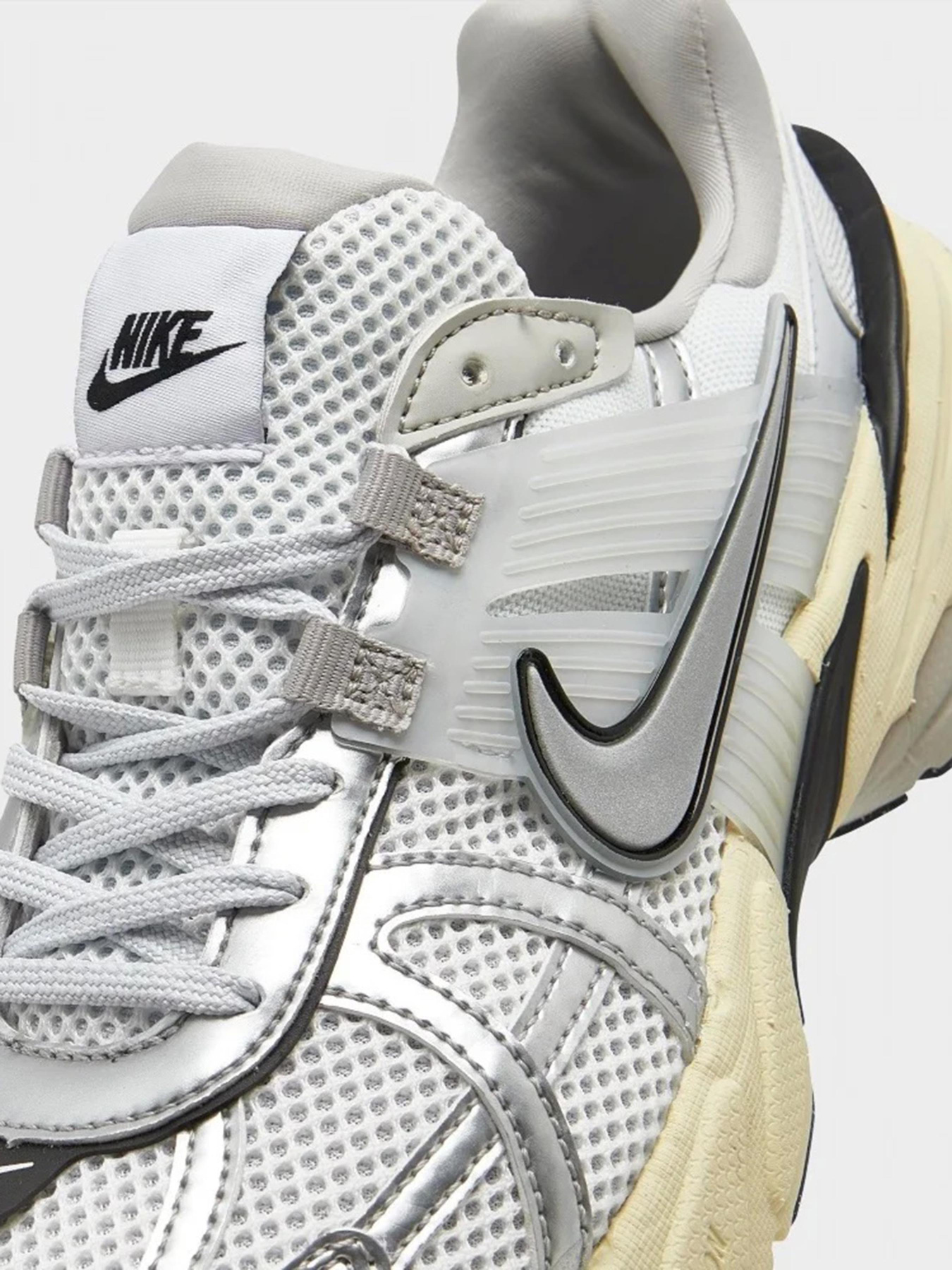 Кросівки повсякденні NIKE V2K RUN модель FD0736-100 Фото