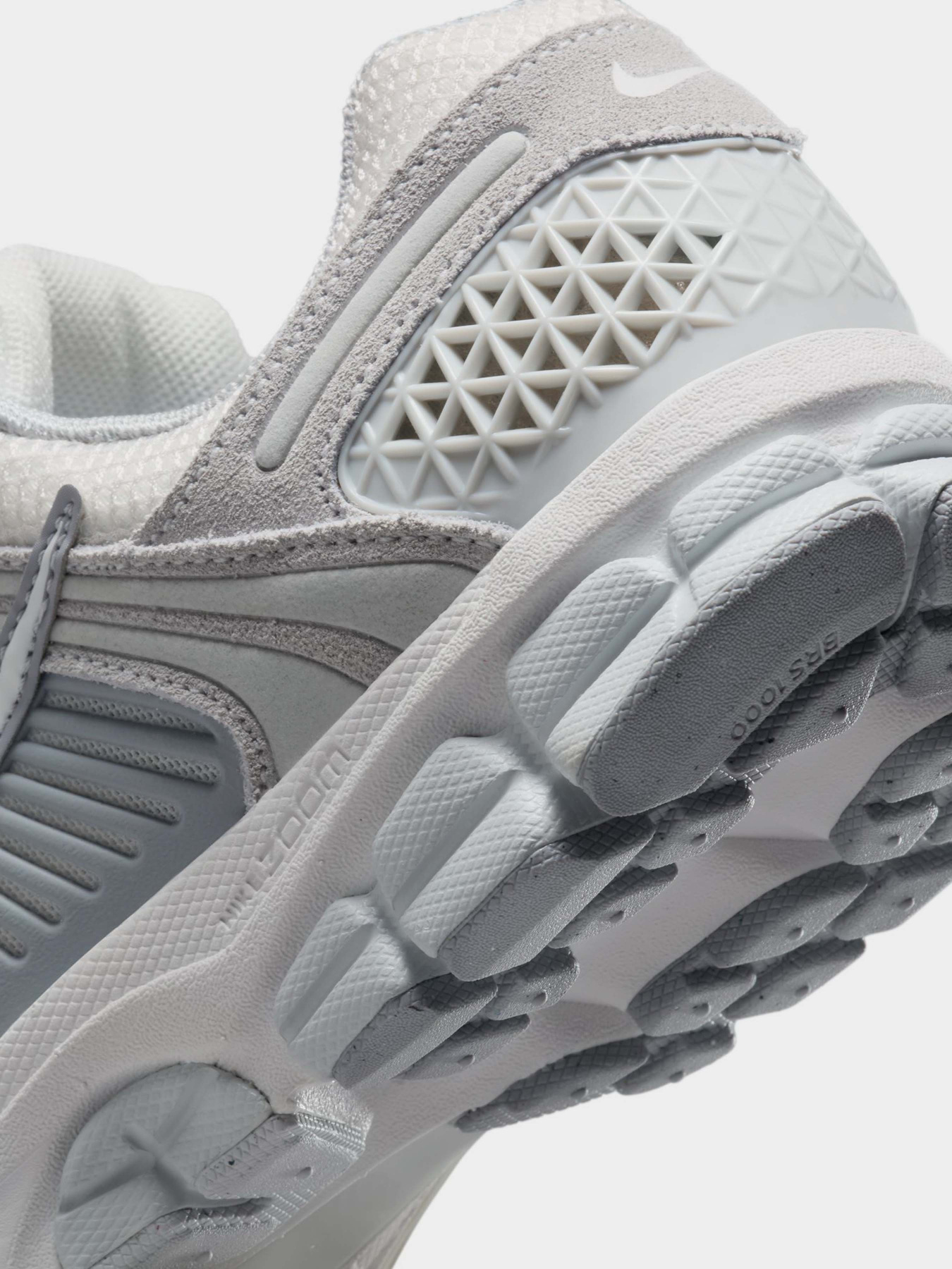 Кросівки повсякденні NIKE ZOOM VOMERO 5 модель HQ0458-001 Фото