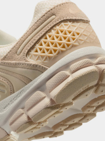 Кросівки NIKE Zoom Vomero 5 модель HQ0458-200 Фото