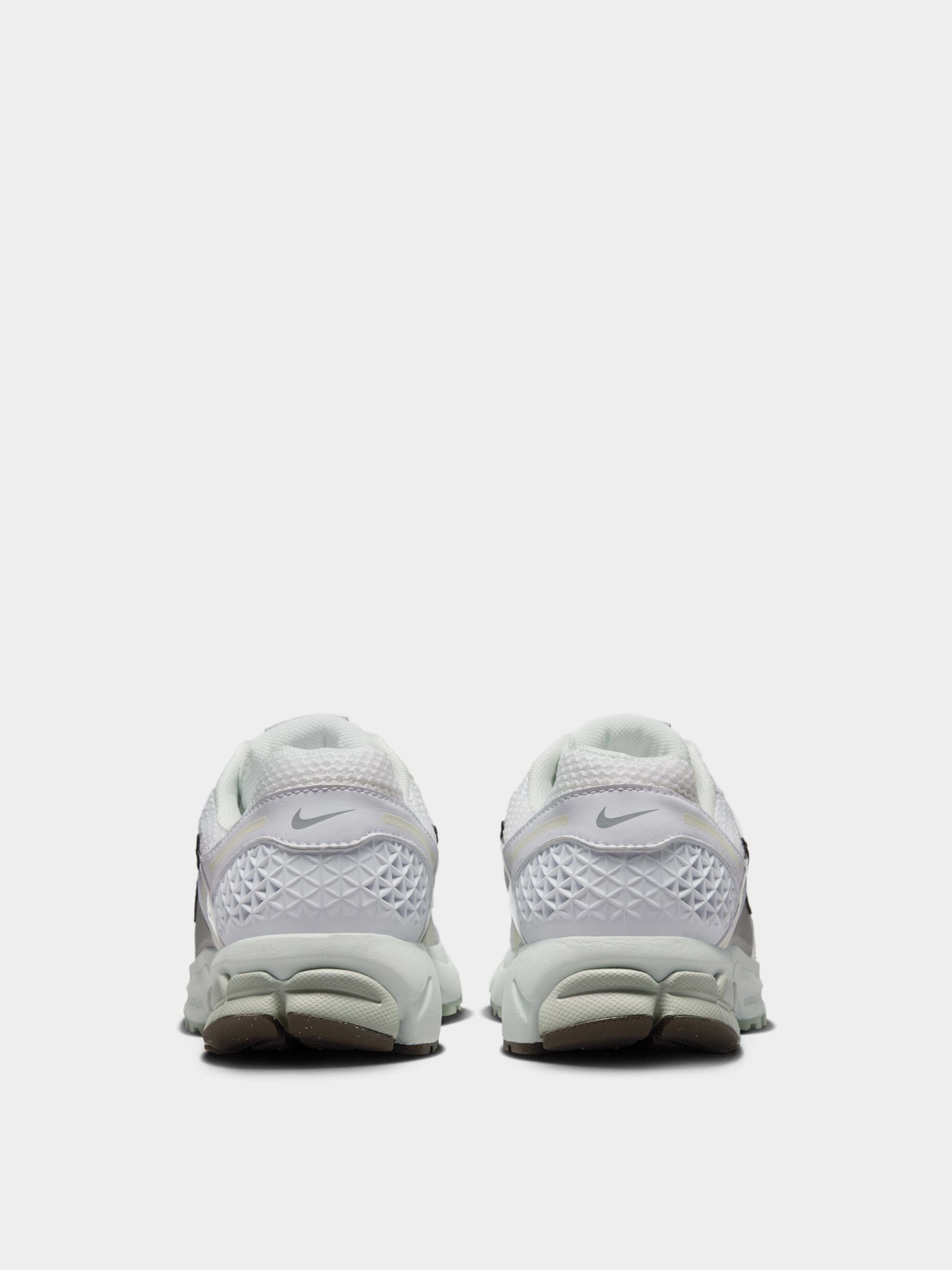 Кроссовки NIKE Zoom Vomero 5 модель FJ2028-103 Фото