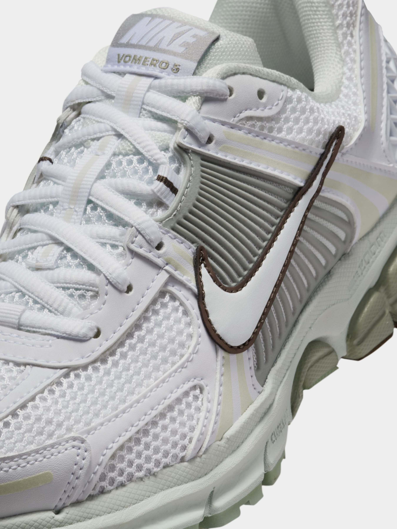 Кроссовки повседневные NIKE ZOOM VOMERO 5 модель FJ2028-103 Фото