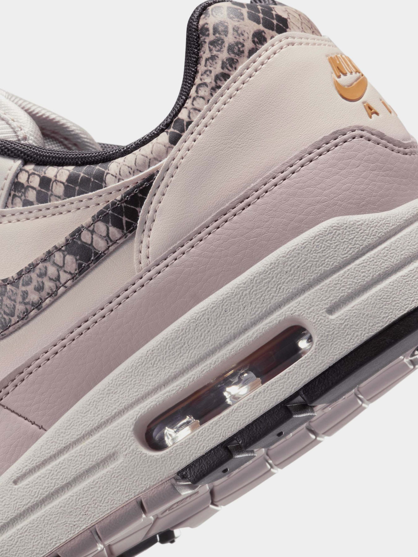 Кроссовки повседневные NIKE AIR MAX 1 SNAKESKIN модель HF5338-100 Фото