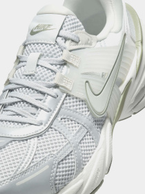 Кросівки NIKE V2K Run Модель FD0736-006 Фото