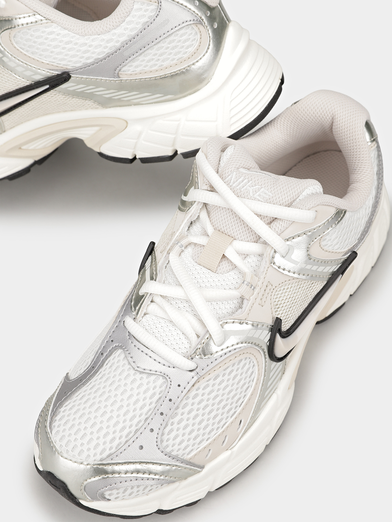 Кросівки повсякденні NIKE V5 RNR модель HQ7901-104 Фото