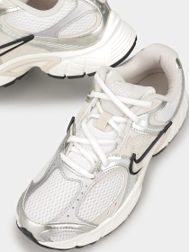 Кросівки повсякденні NIKE V5 RNR модель HQ7901-104 Фото