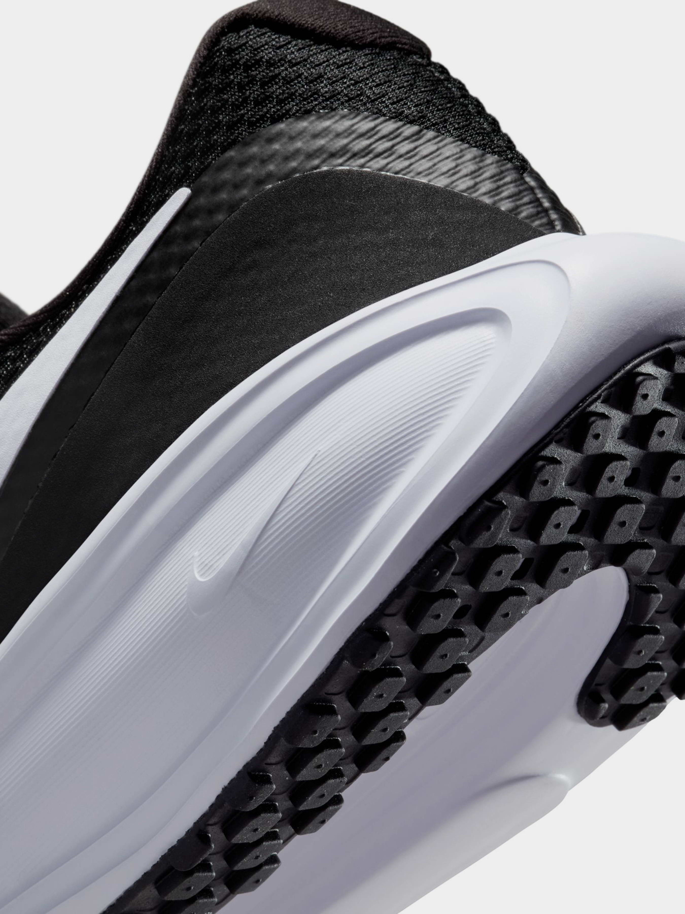 Кроссовки повседневные NIKE REVOLUTION 8 модель HJ8485-001 Фото