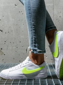 Кеди низькі NIKE Blazer Low Pop модель AQ5604-101 Кеди низькі NIKE Blazer Low Pop модель AQ5604-101 Фото