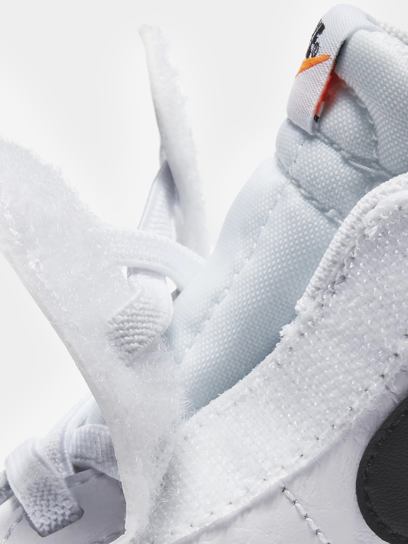 Кеды высокие NIKE Blazer Mid '77 модель DA4088-100 Фото