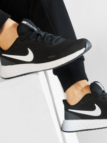 Кроссовки для бега NIKE Revolution 5 модель BQ5671-003 Кроссовки для бега NIKE Revolution 5 модель BQ5671-003 Фото