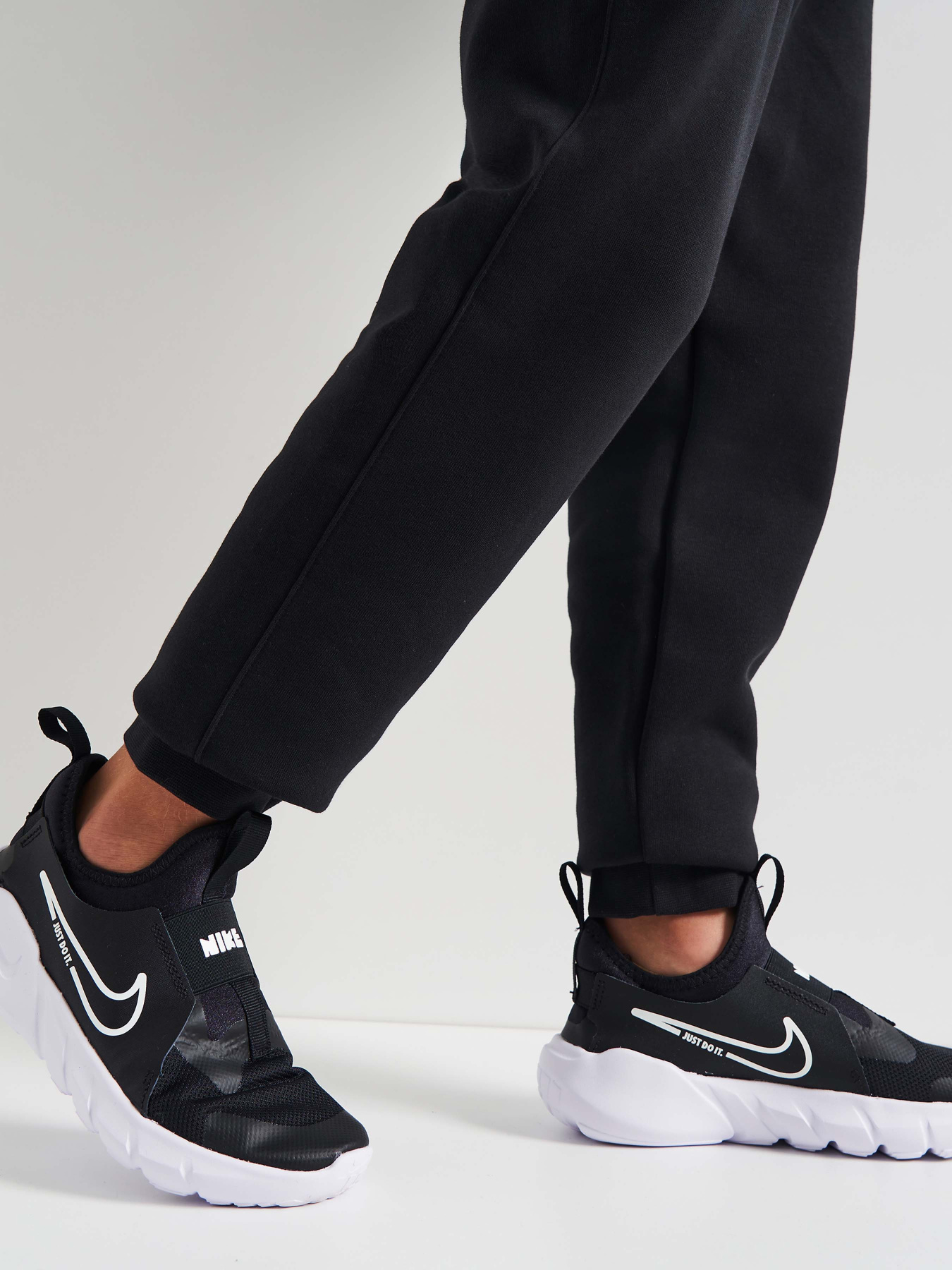 Кросівки NIKE Flex Runner 2 модель DJ6040-002 Фото