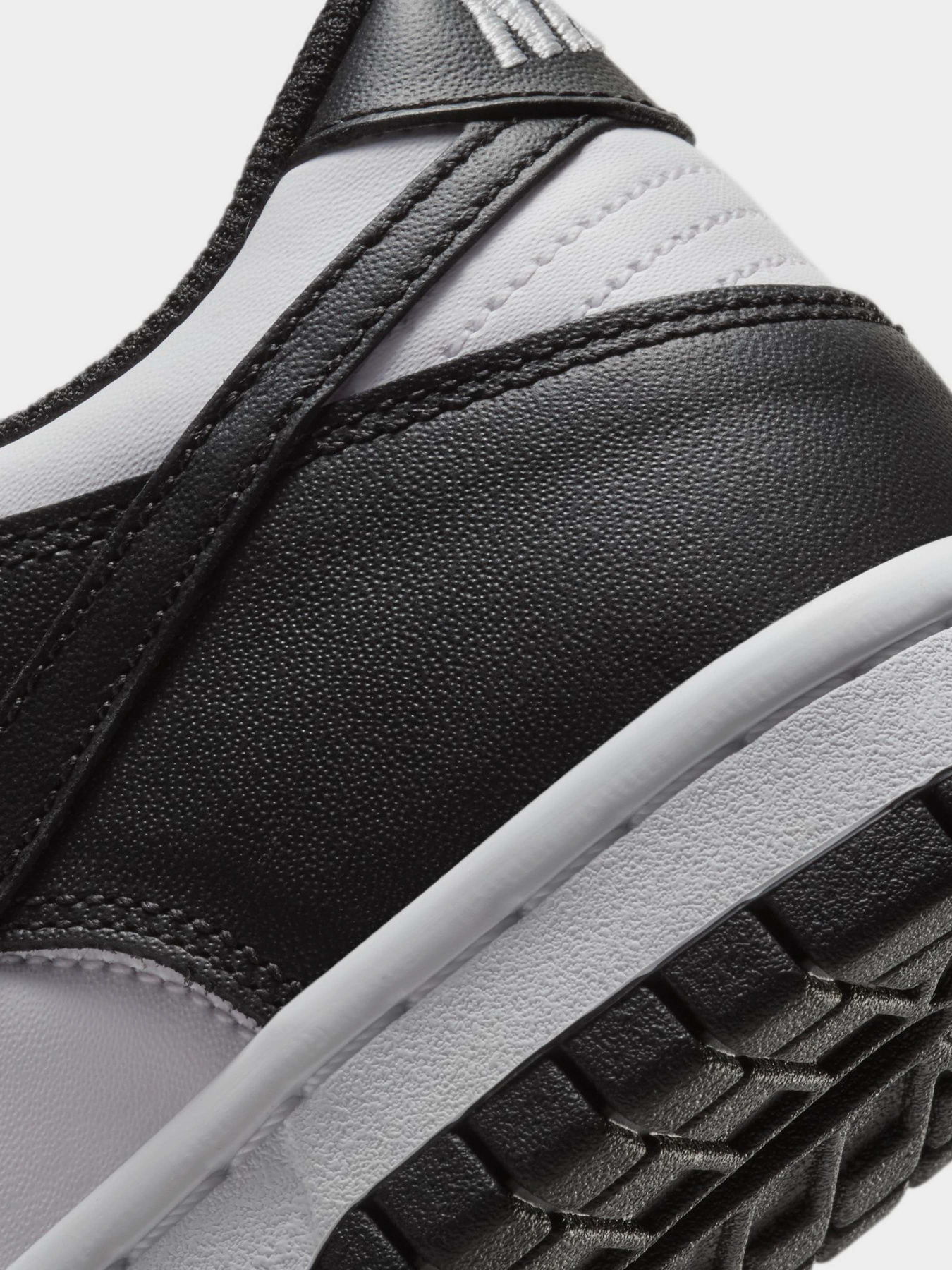 Кроссовки повседневные NIKE DUNK LOW BG модель CW1590-100 Кроссовки повседневные NIKE DUNK LOW BG модель CW1590-100 Фото