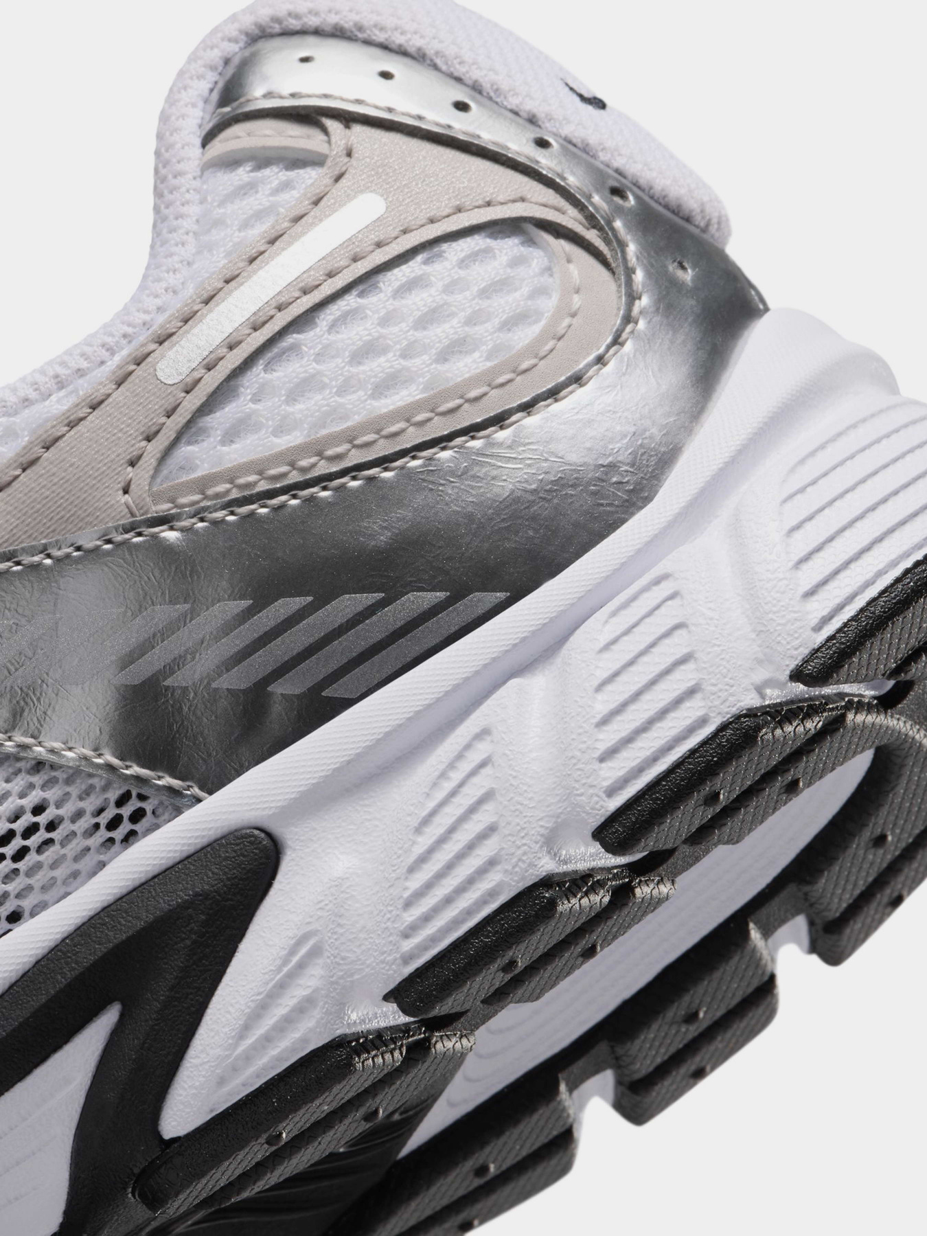 NIKE модель HQ6411-100 Фото