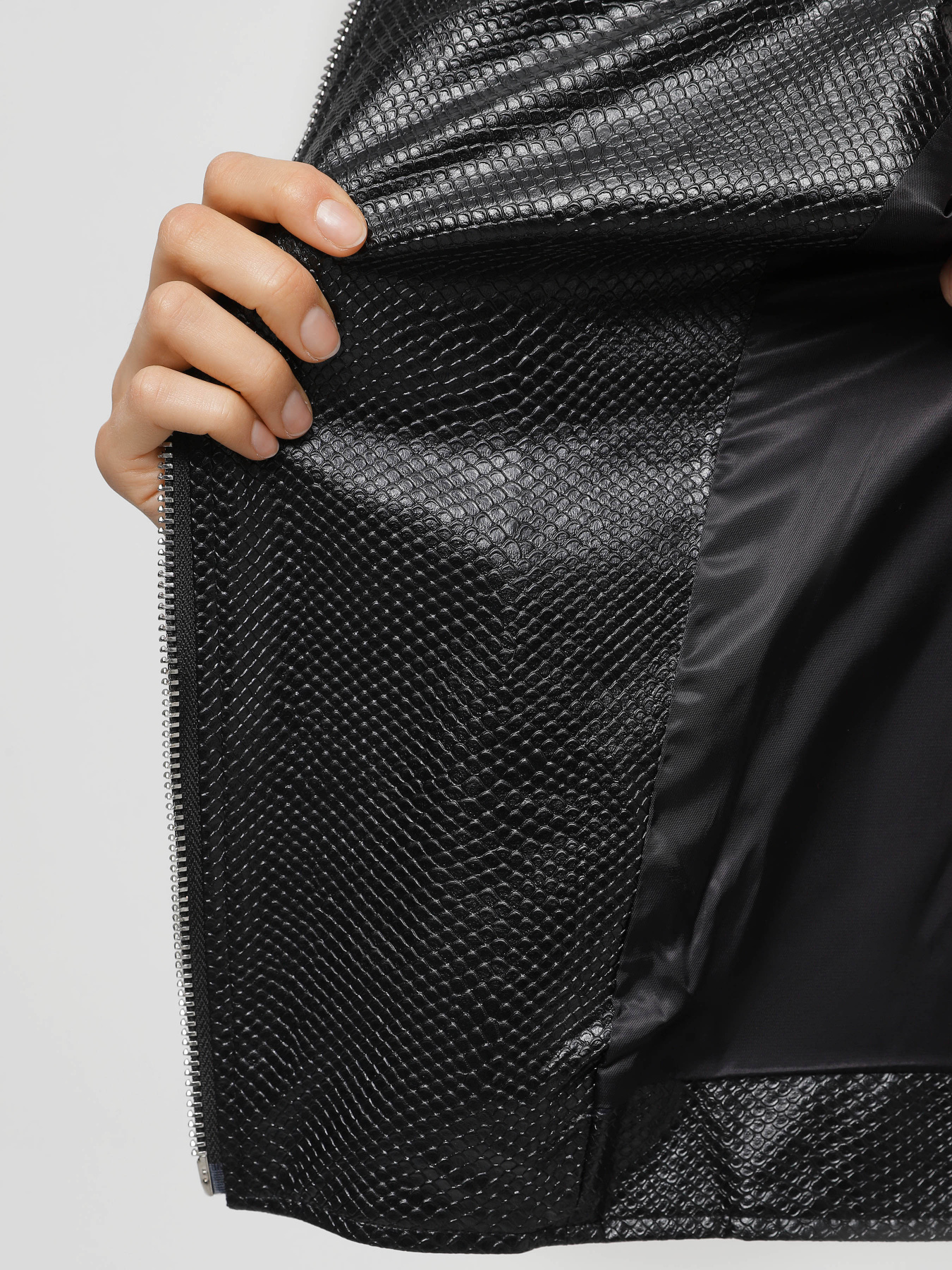 Шкіряна куртка CHER '17 INTERTOP модель 02643FW24 Фото