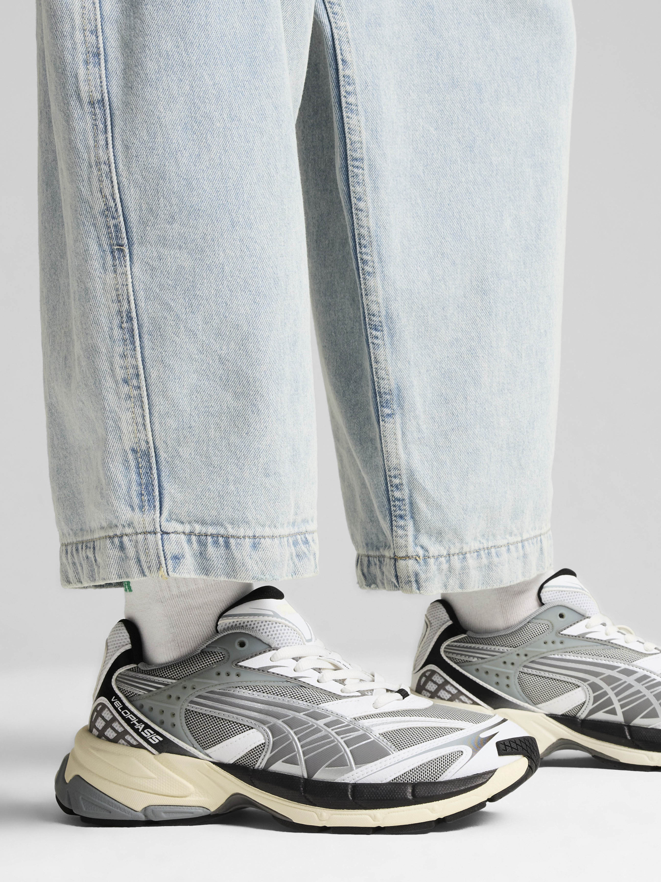 Кроссовки повседневные PUMA VELOPHASIS BORNINTHE 2000S модель 39821903 Фото