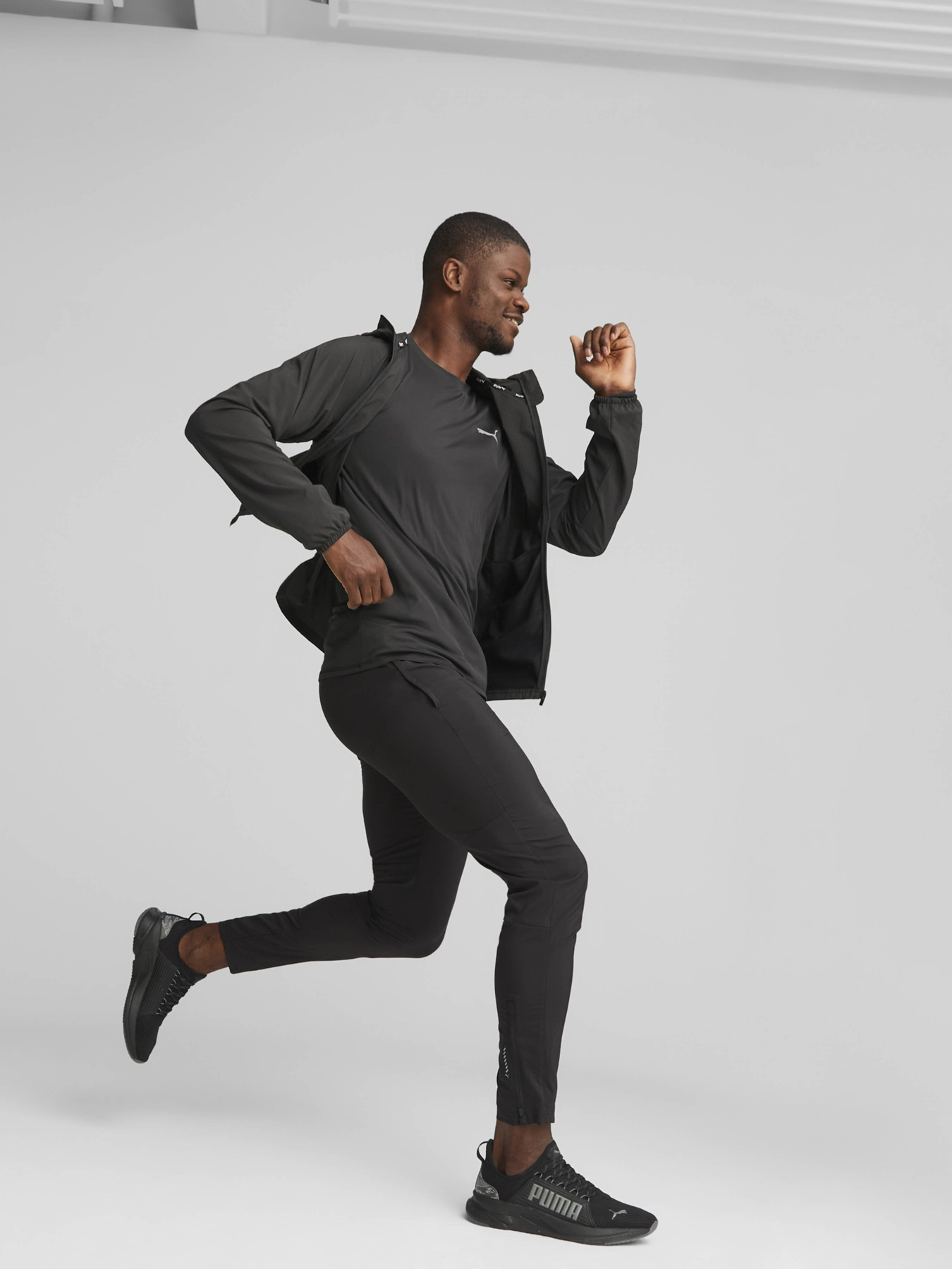 Вітровка PUMA RUN FAVOURITE модель 52315401 Фото