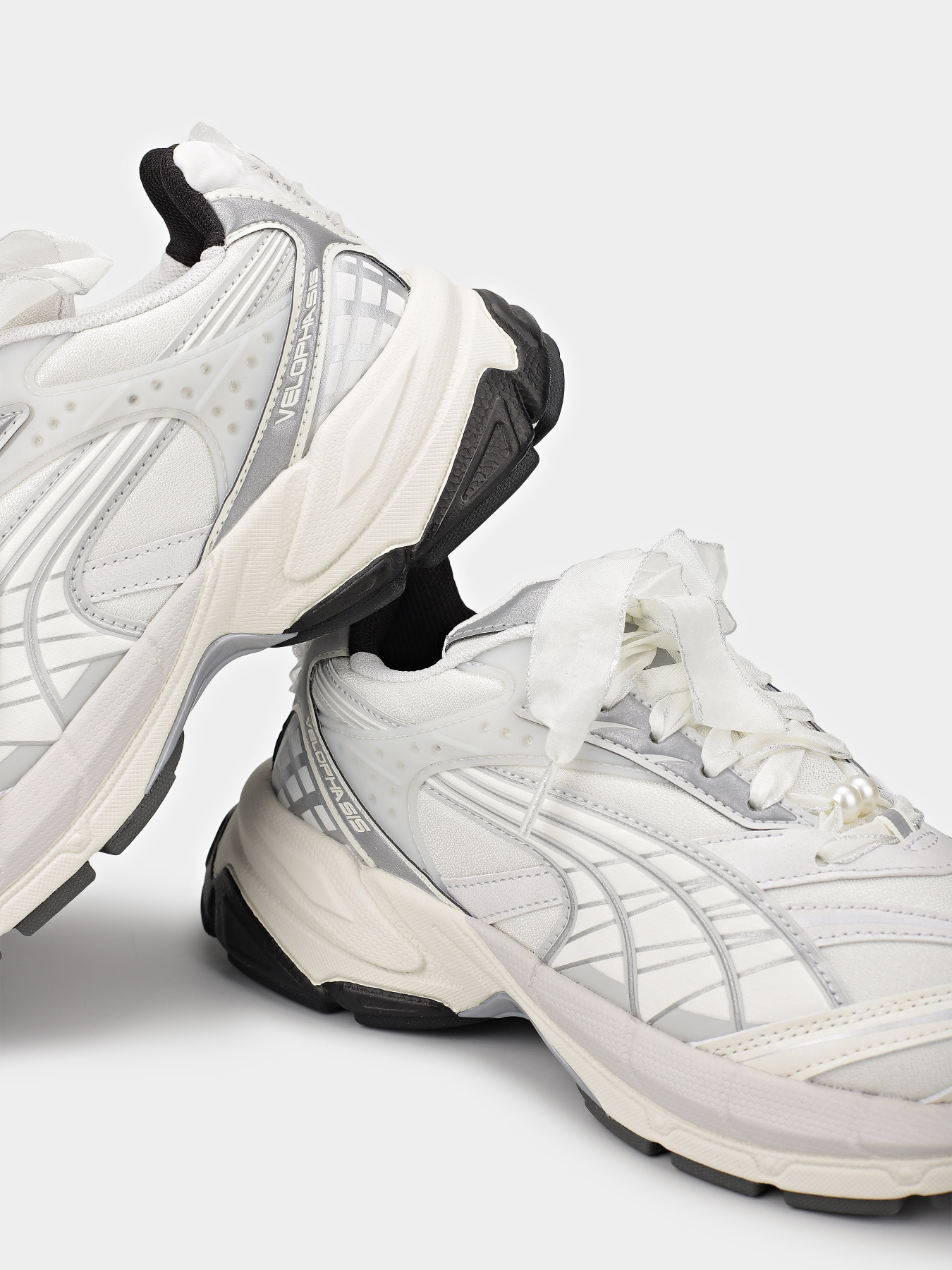 Кросівки PUMA Velophasis Glam Athletics модель 40045101 Фото