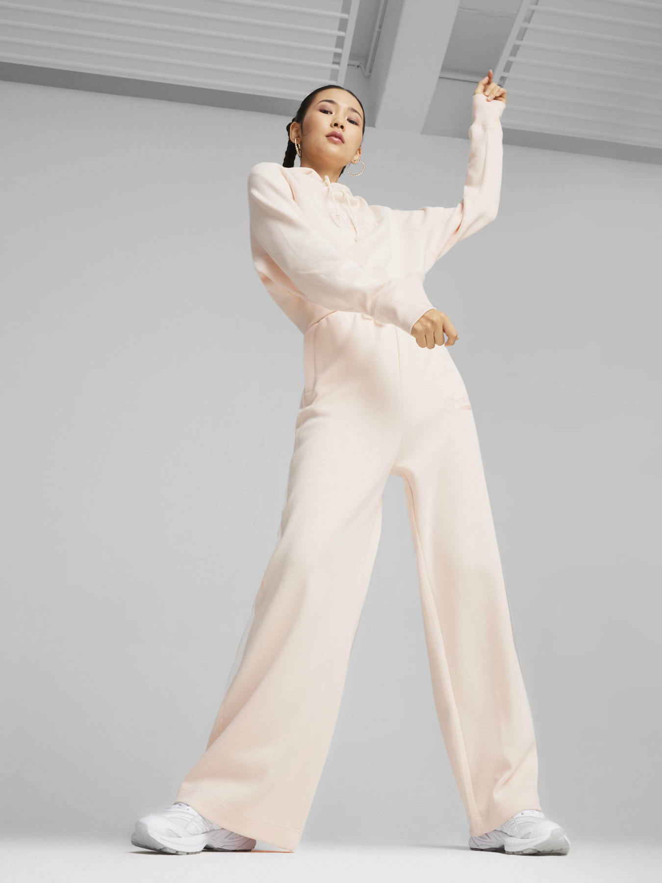 Штаны спортивные PUMA Classics+ Relaxed модель 62427464 Фото