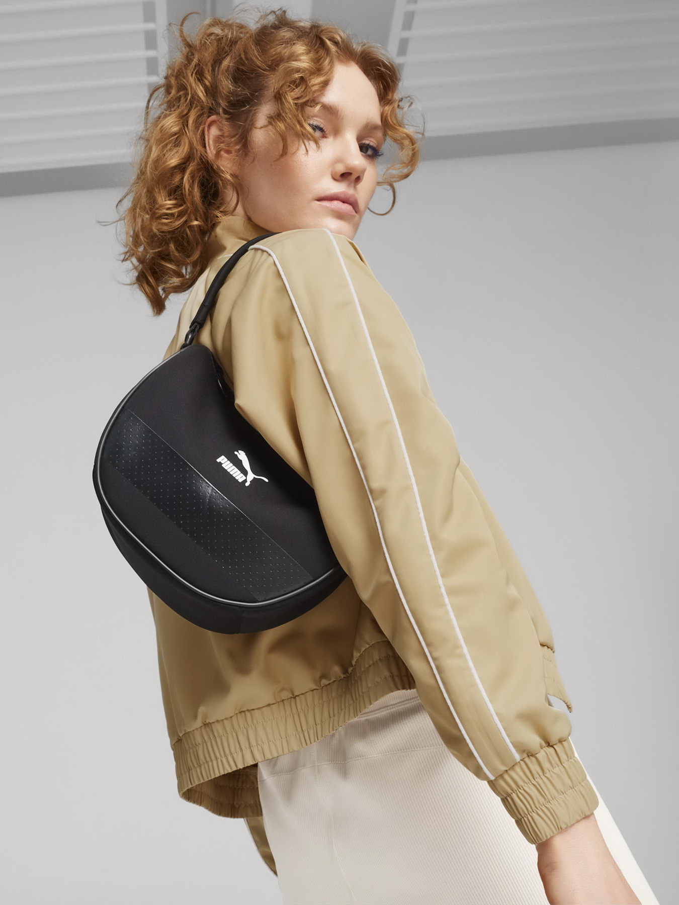 Сумка PUMA Classics Seas. Half Moon модель 09038201 Фото