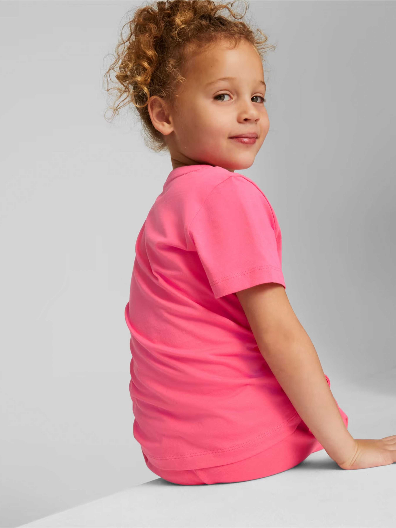 Футболка PUMA Small World модель 67012982 Фото