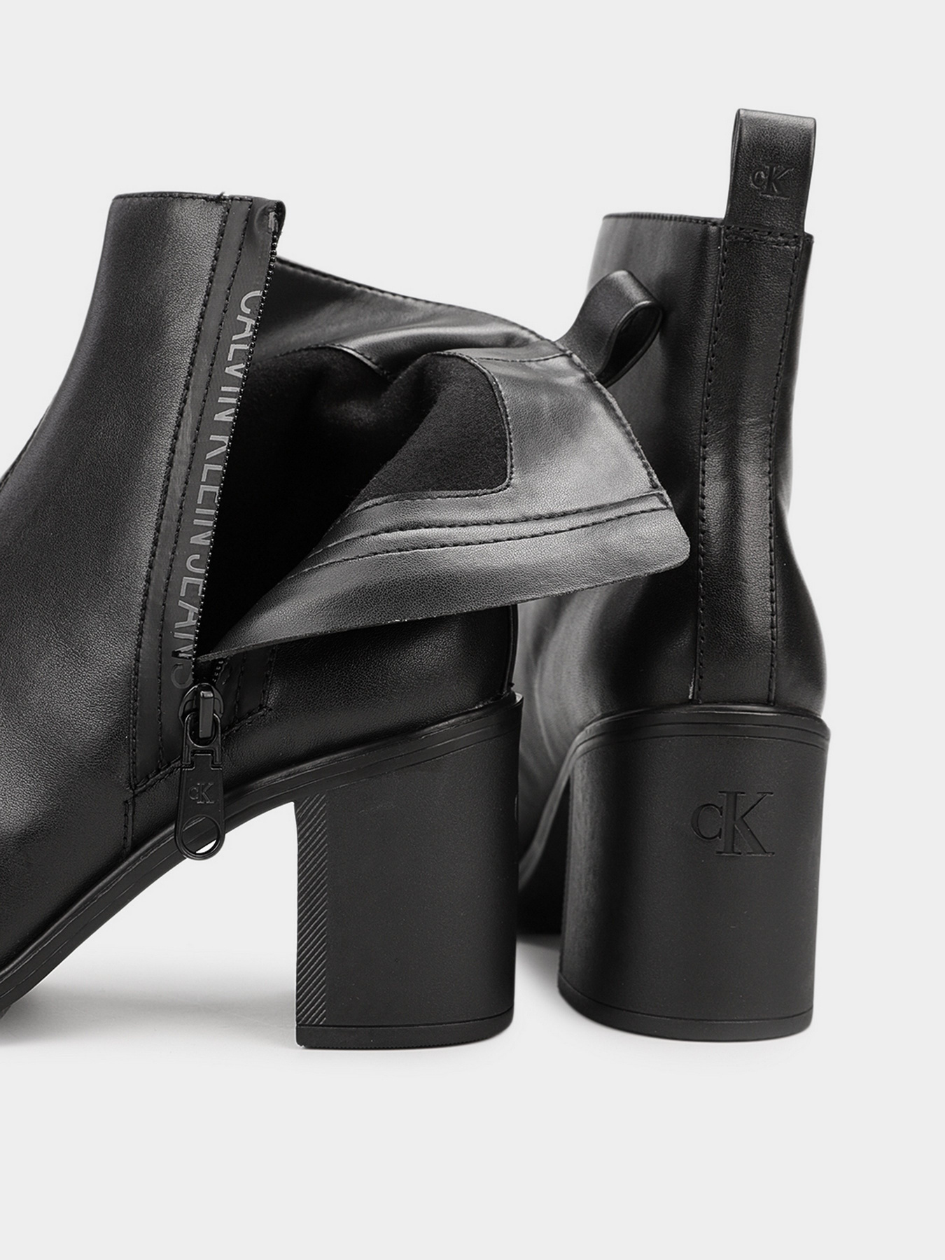Бoтильоны Calvin Klein модель YW0YW00449-BEH Фото