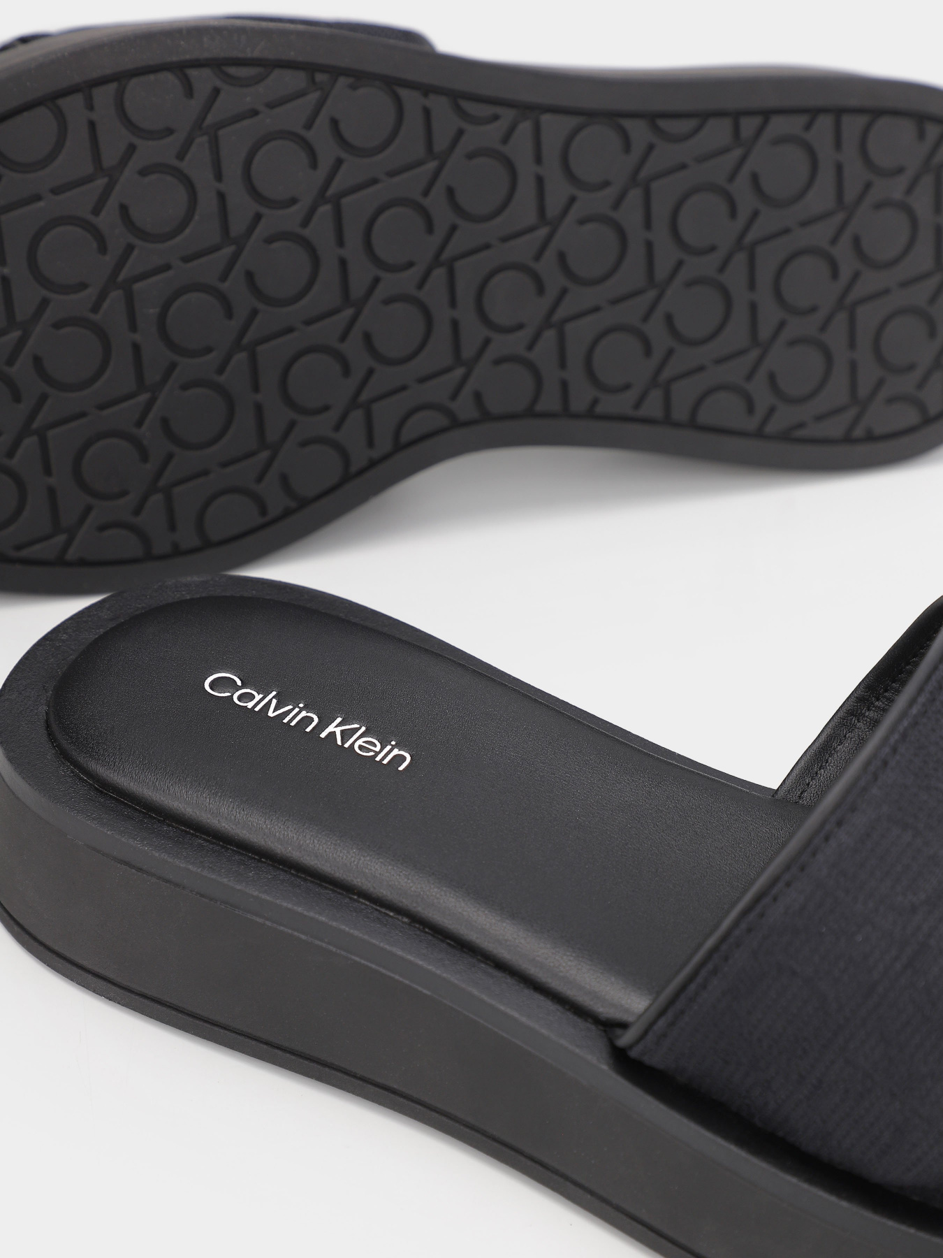Шльопанці Calvin Klein Dress Flatform W/HW модель HW0HW01488-0GN Фото