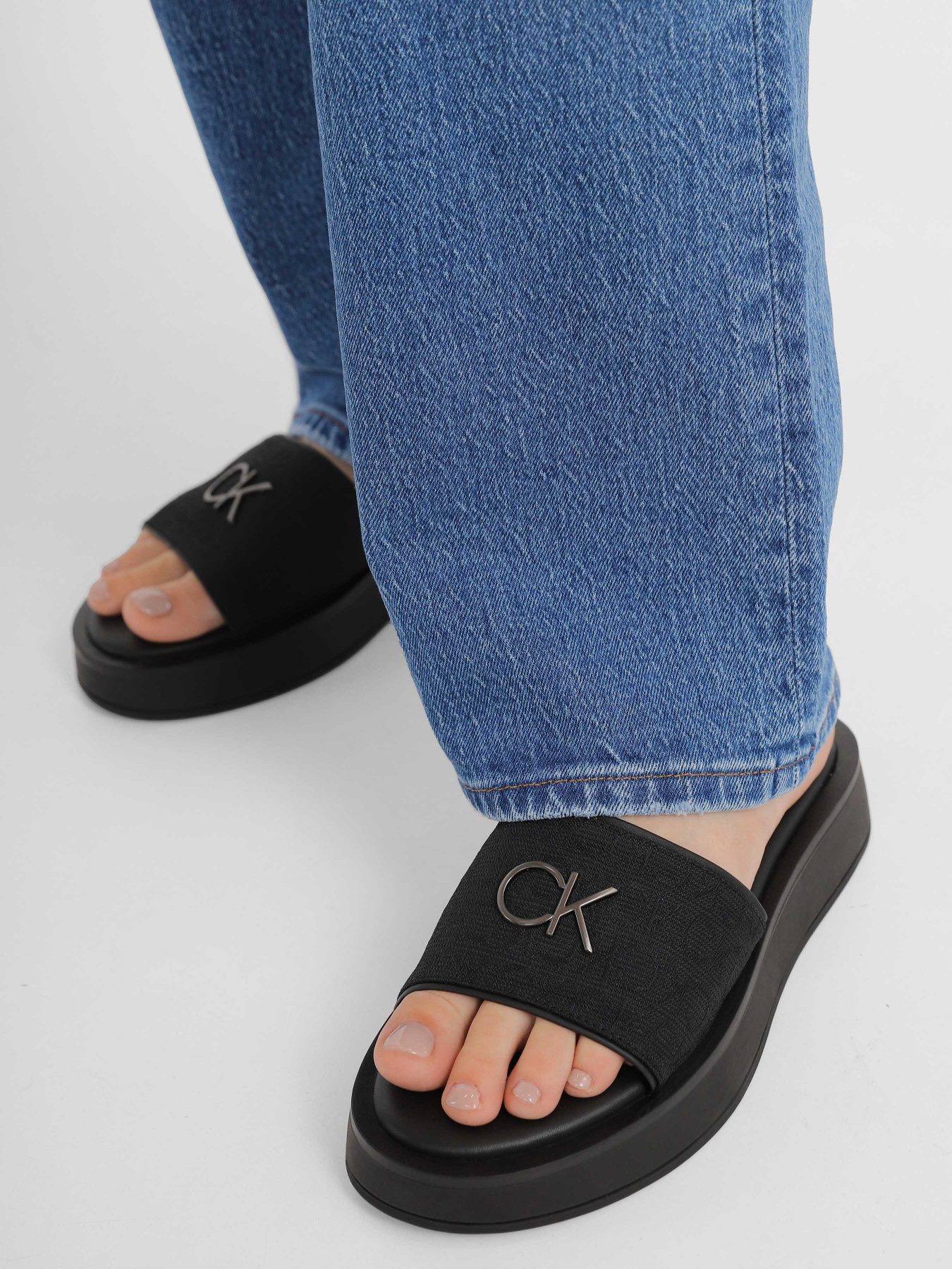 Шльопанці Calvin Klein Dress Flatform W/HW модель HW0HW01488-0GN Фото