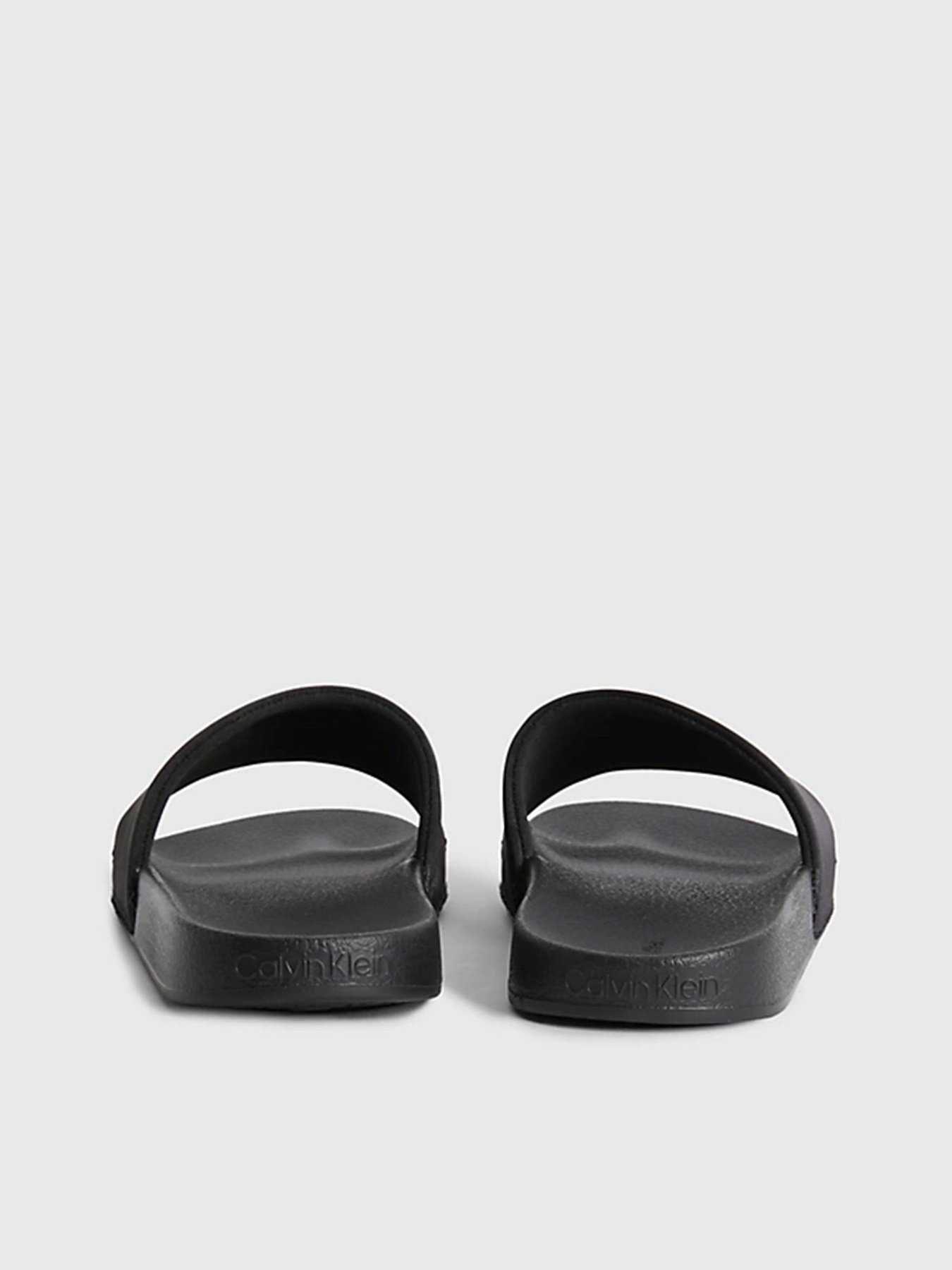 Шлепанцы Calvin Klein модель HW0HW01508-0GM Шлепанцы Calvin Klein модель HW0HW01508-0GM Фото