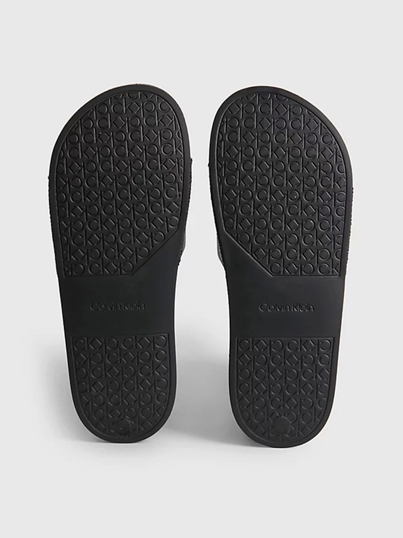 Шлепанцы Calvin Klein модель HW0HW01508-0GM Шлепанцы Calvin Klein модель HW0HW01508-0GM Фото