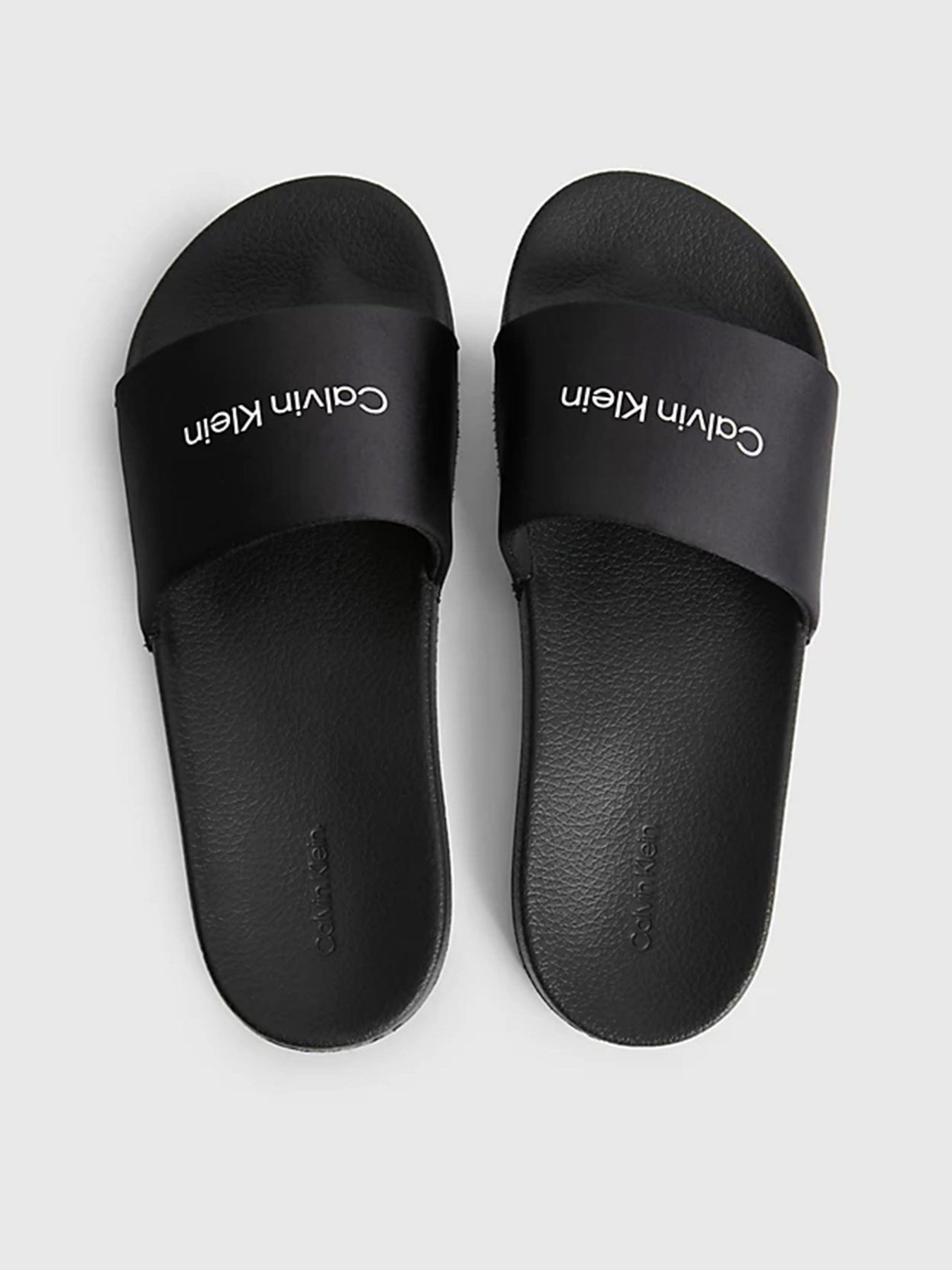 Шлепанцы Calvin Klein модель HW0HW01508-0GM Шлепанцы Calvin Klein модель HW0HW01508-0GM Фото