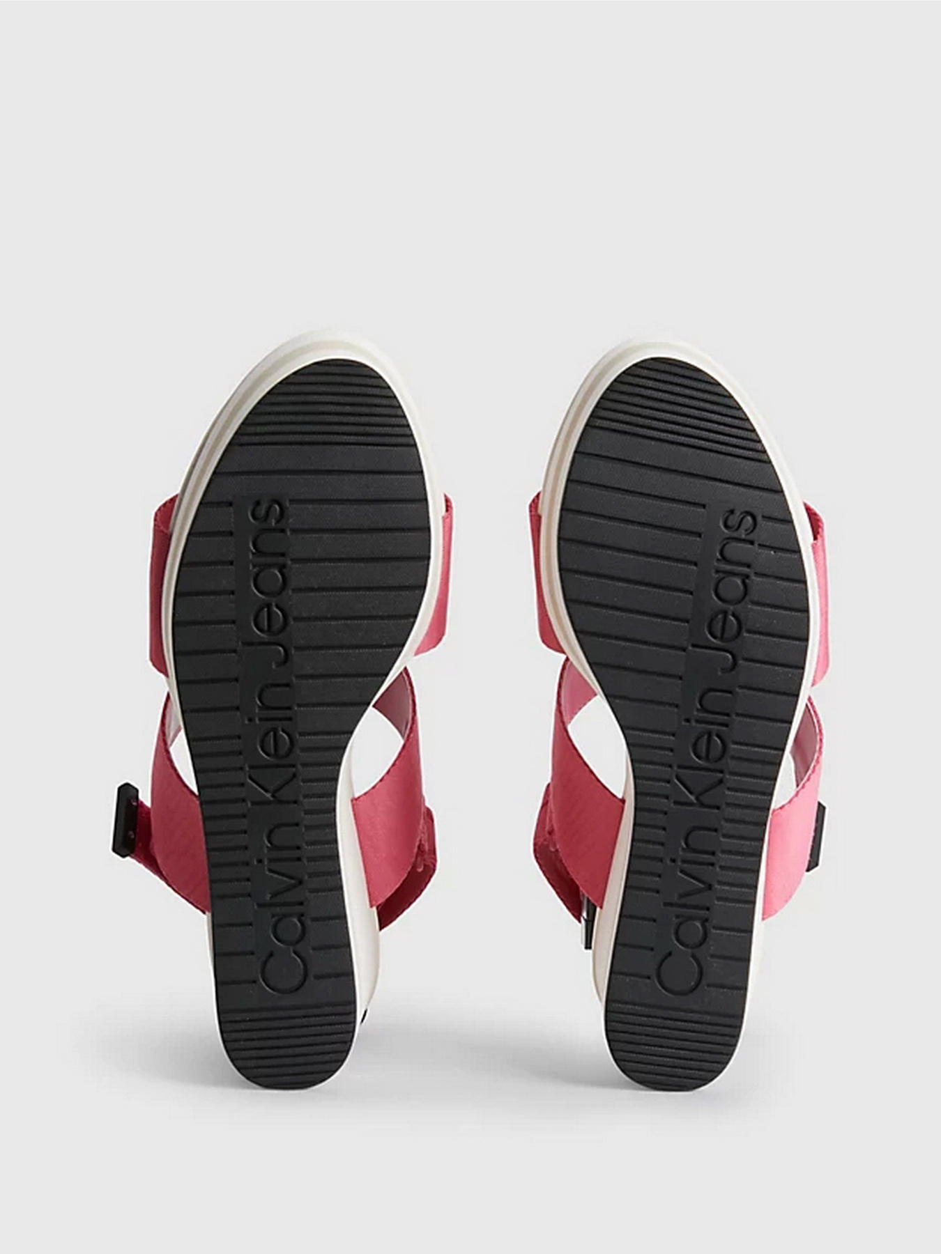 Босоножки Calvin Klein Wedge Sandal Webbing модель YW0YW00959-0J0 Босоножки Calvin Klein Wedge Sandal Webbing модель YW0YW00959-0J0 Фото