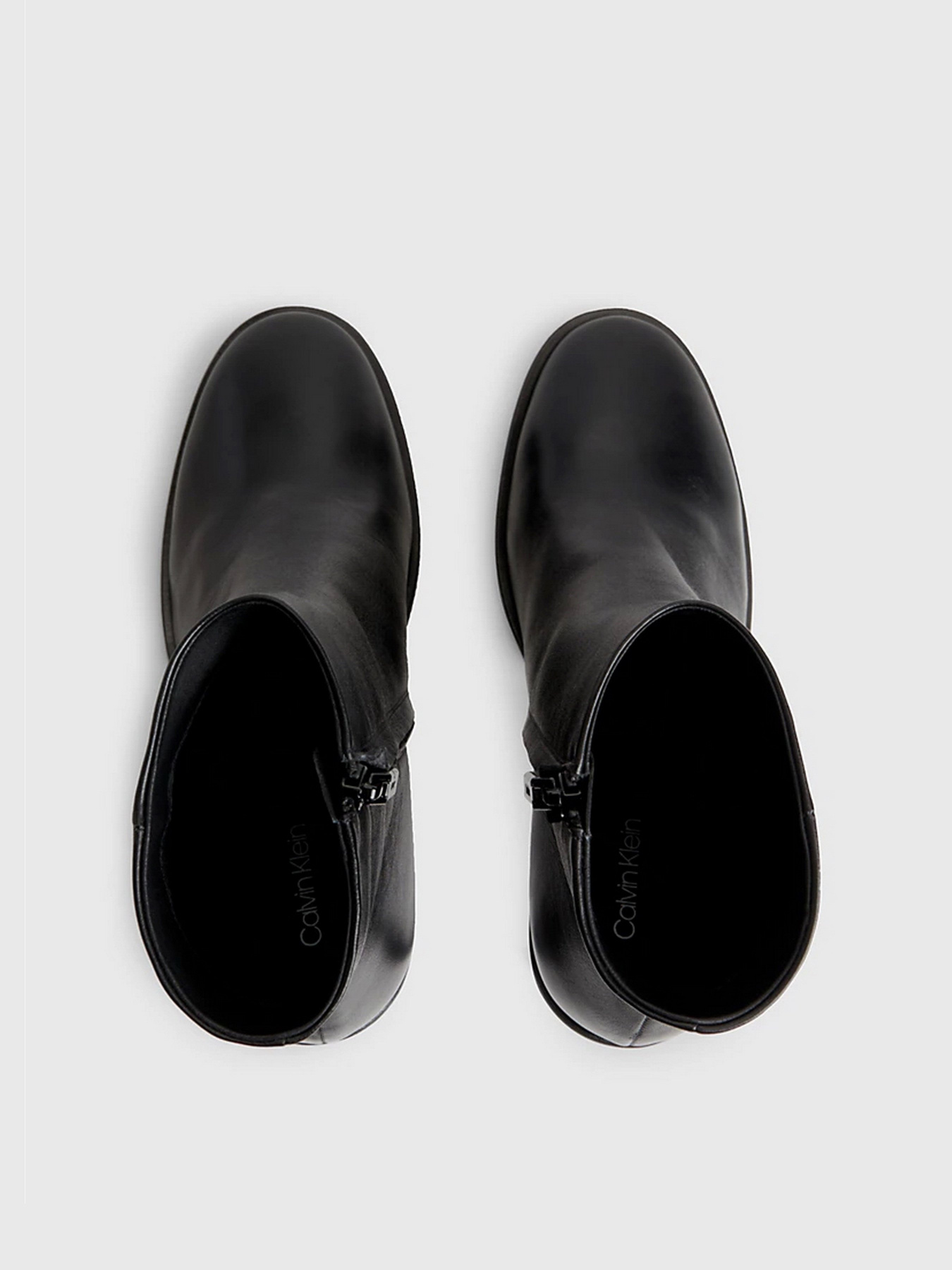 Ботильйони Calvin Klein Curved Stil 90Hh модель HW0HW01601-BEH Фото