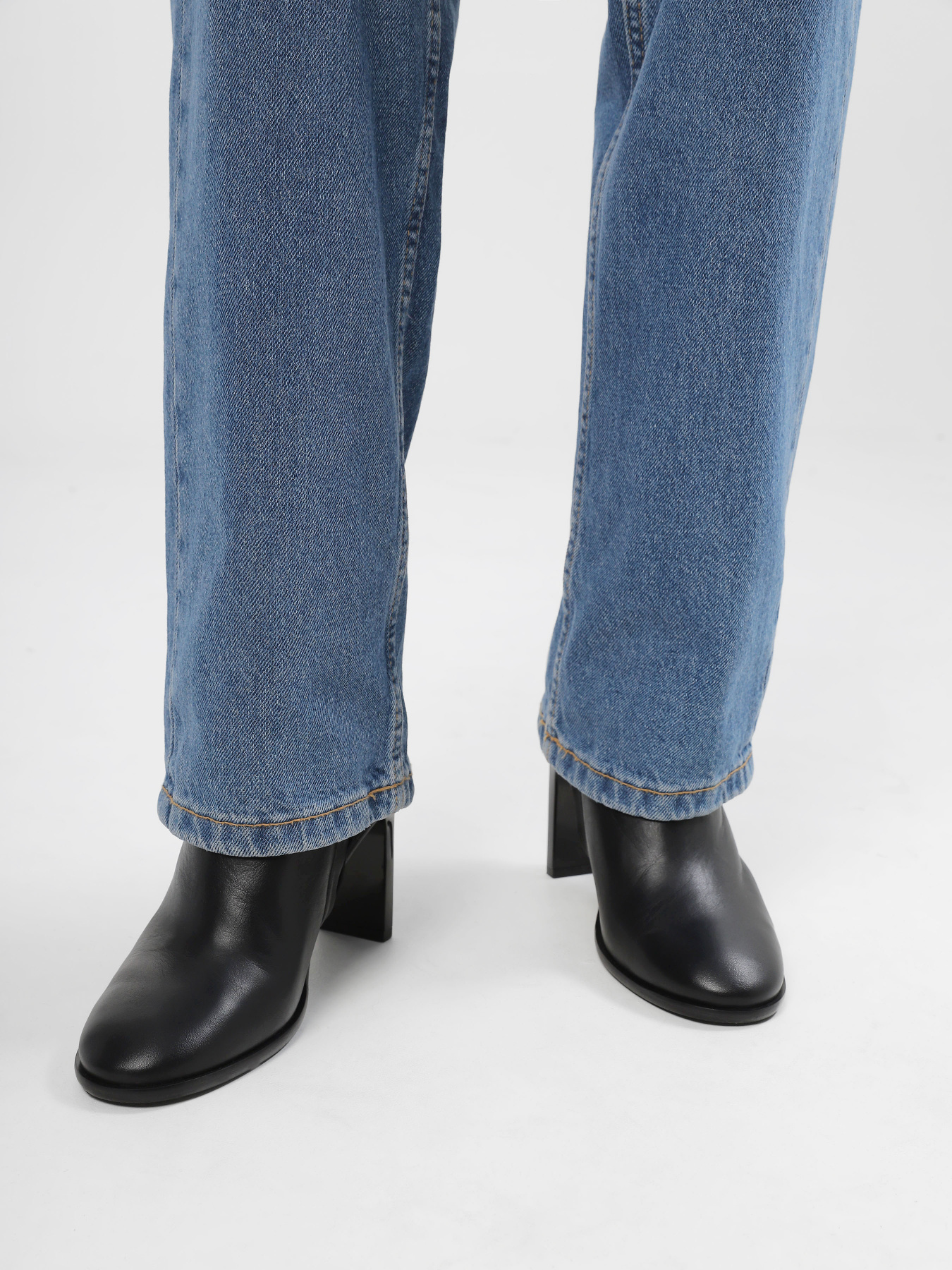 Ботильйони Calvin Klein Curved Stil 90Hh модель HW0HW01601-BEH Фото