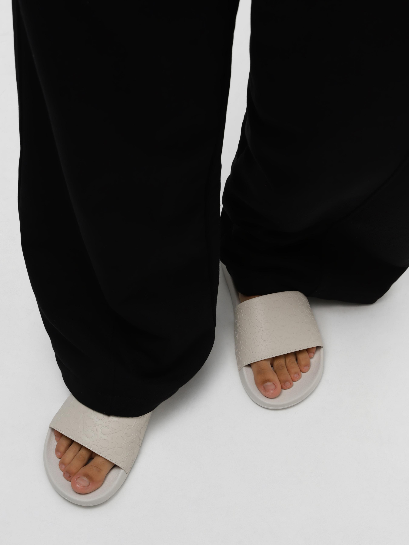 Шльопанці Calvin Klein Pool Slide - Mono модель HW0HW01624-ACG Фото