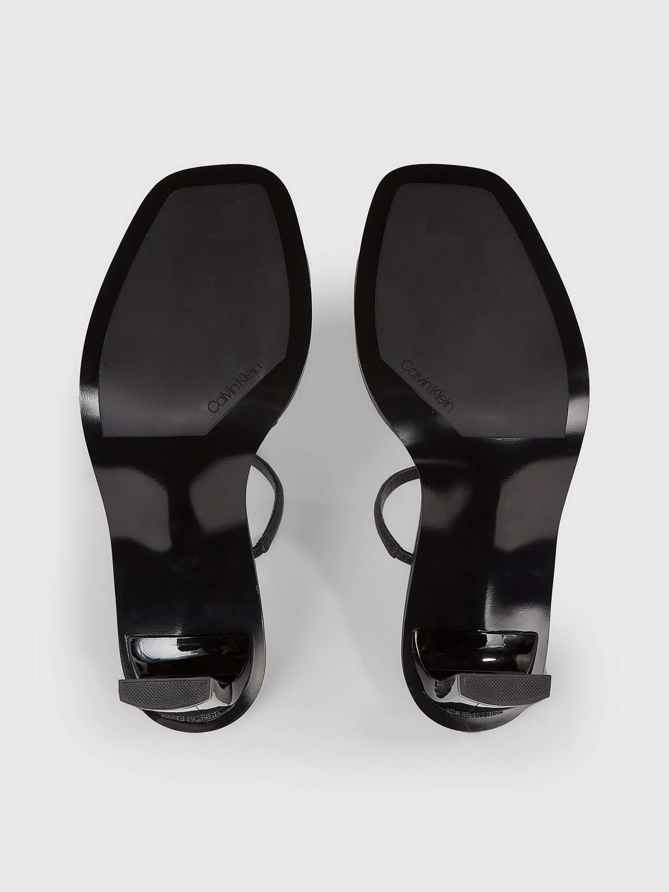 Мюлі Calvin Klein Padded Curved Stil Slide 70 модель HW0HW01992-BEH Фото