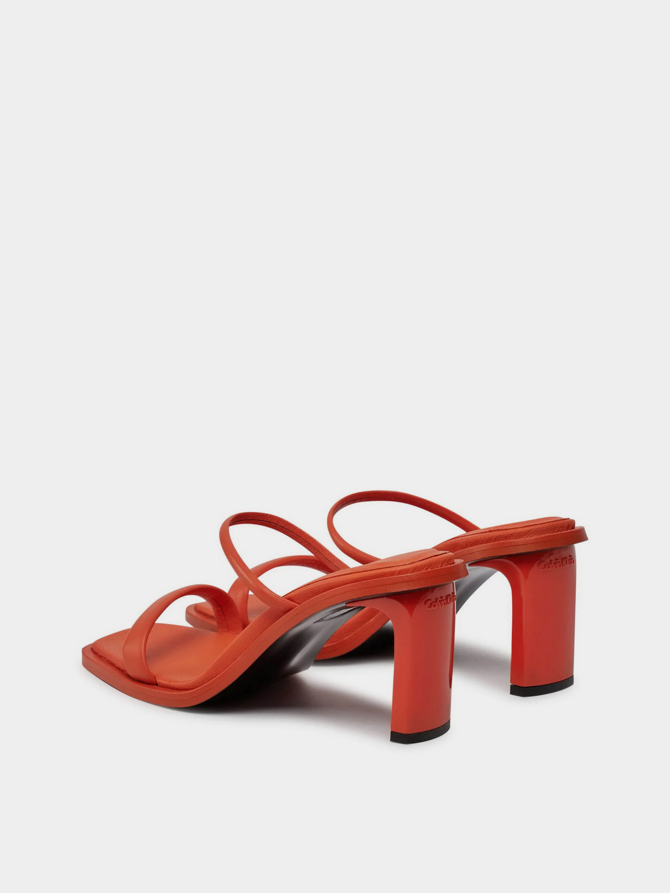 Мюли Calvin Klein Padded Curved Stil Slide модель HW0HW01992-XMU Фото