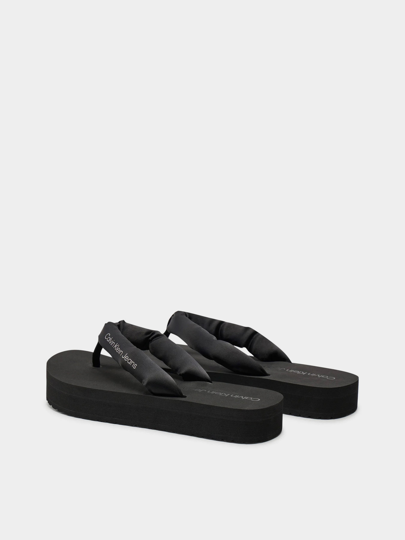 Вьетнамки Calvin Klein Beach Sandal Flatform Padded Ny модель YW0YW01400-0GN Вьетнамки Calvin Klein Beach Sandal Flatform Padded Ny модель YW0YW01400-0GN Фото