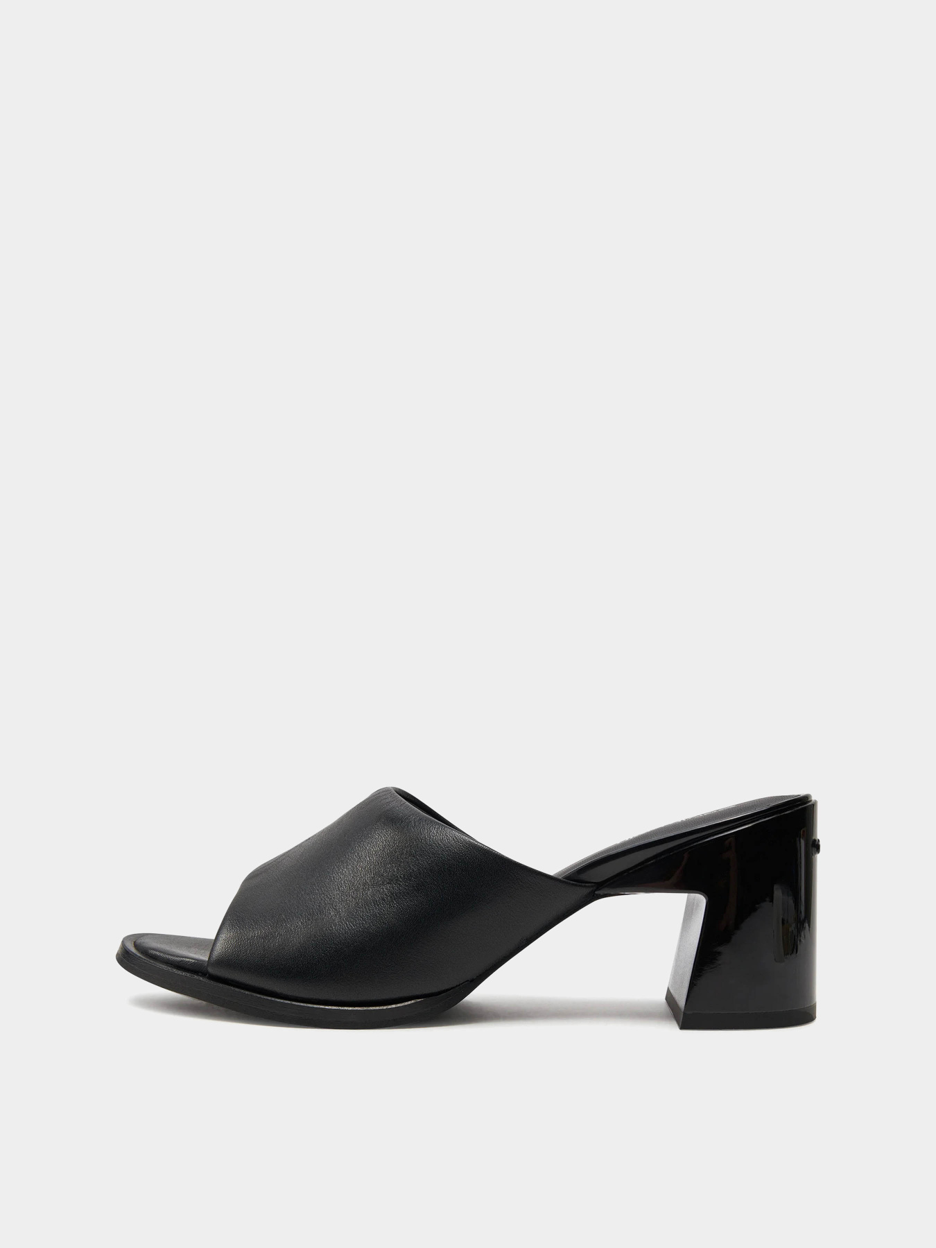 Мюлі Calvin Klein Heel Mule 60 Lth модель HW0HW01941-BEH Мюлі Calvin Klein Heel Mule 60 Lth модель HW0HW01941-BEH Фото