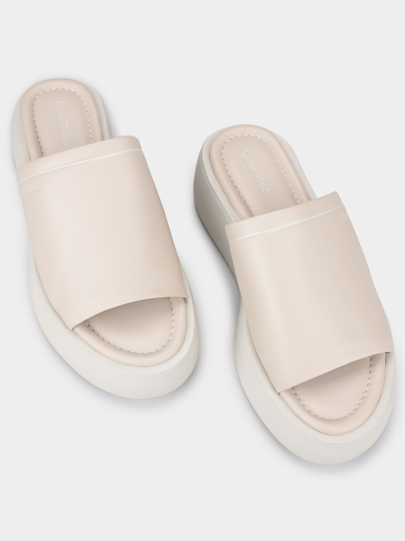 Шлепанцы Calvin Klein Flatform Slide Lth модель HW0HW01943-0F8 Фото
