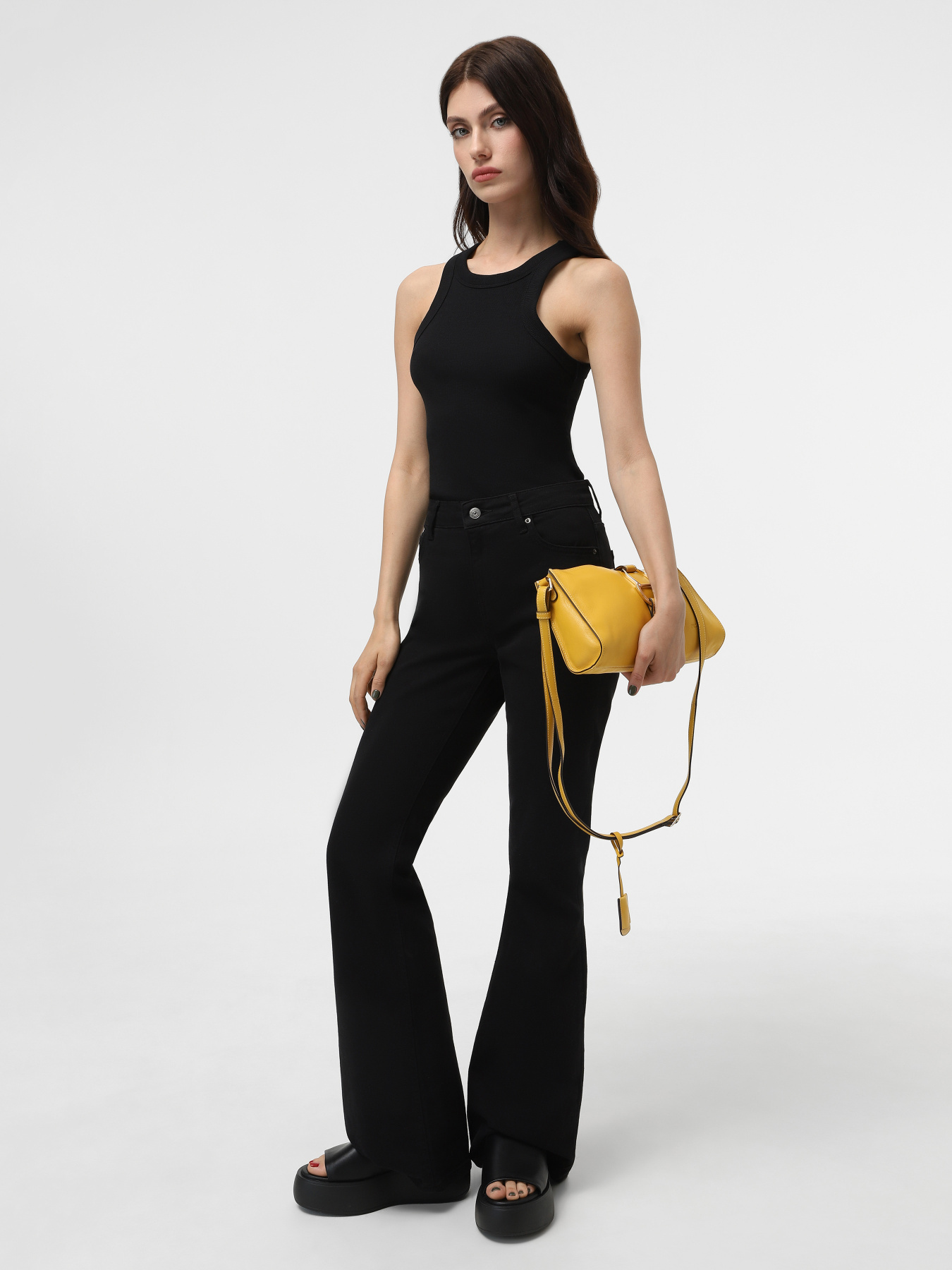 Шлепанцы Calvin Klein Flatform Slide Lth модель HW0HW01943-BEH Фото