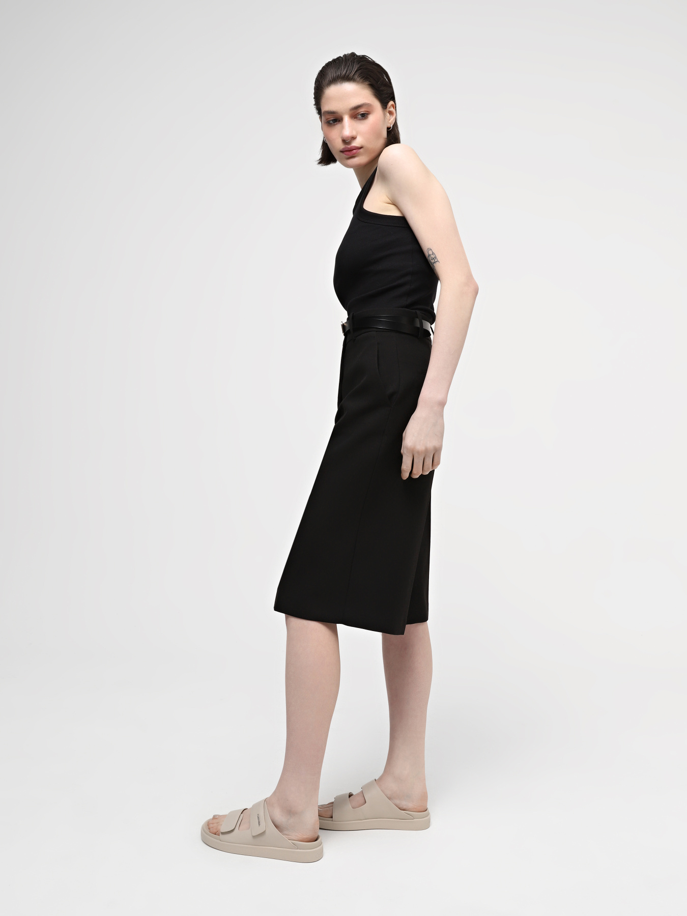 Шлепанцы Calvin Klein Flat Adj Slide Calvin Mtl Lth модель HW0HW01954-ACE Фото