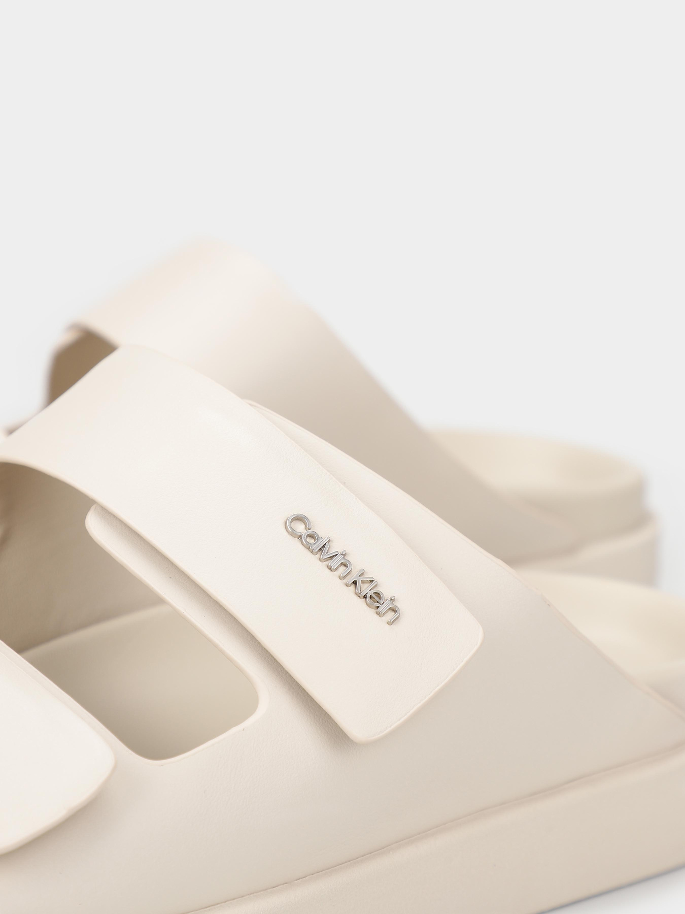 Шлёпанцы Calvin Klein Flat Adj Slide Calvin Mtl Lth модель HW0HW01954-ACE Фото