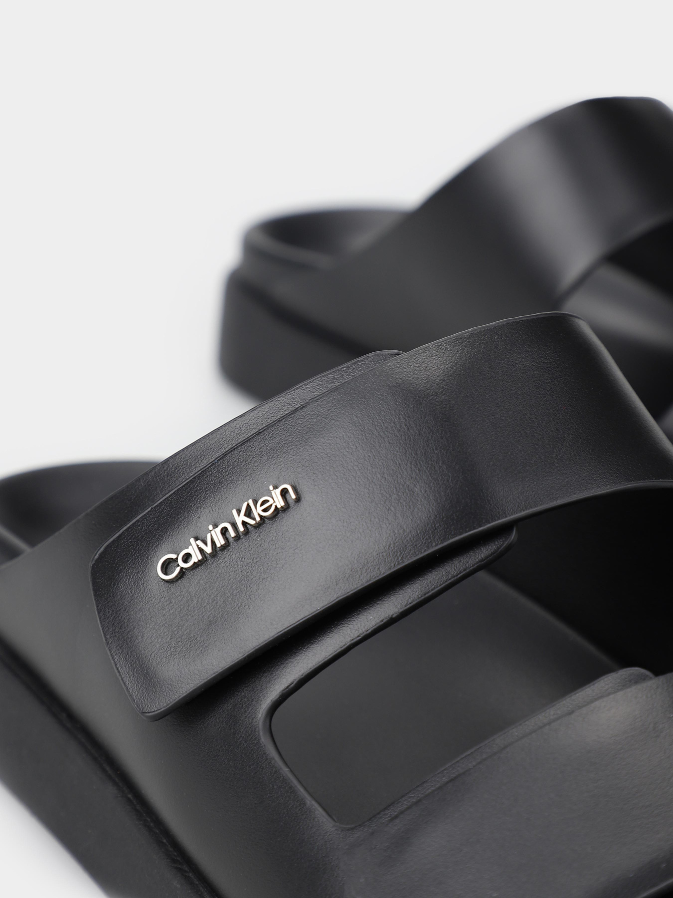 Шлепанцы Calvin Klein Flat Adj Slide Calvin Mtl Lth модель HW0HW01954-BEH Фото