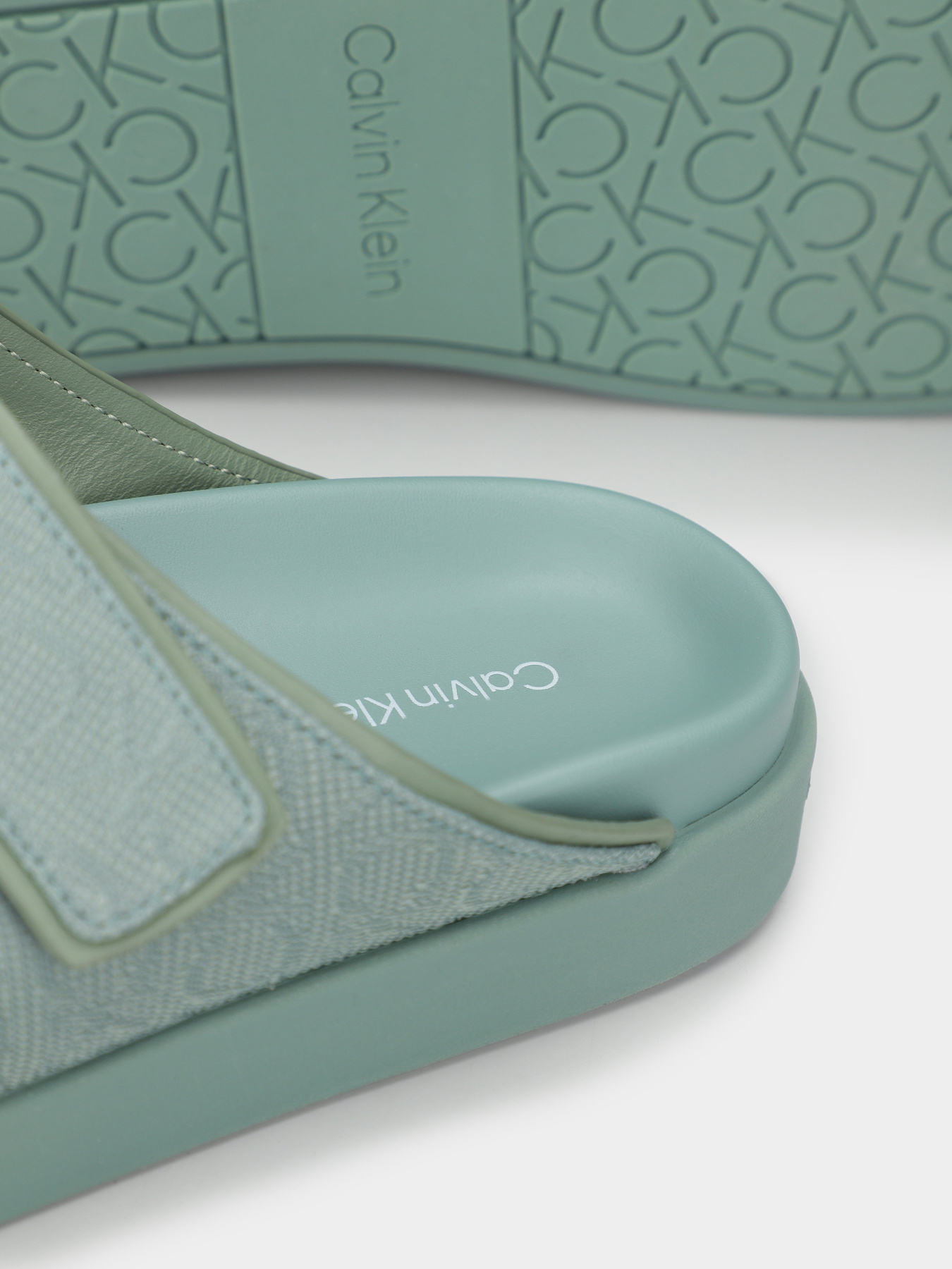 Шльопанці Calvin Klein Flat Adj Slide Mono Jacq модель HW0HW01955-MSW Фото