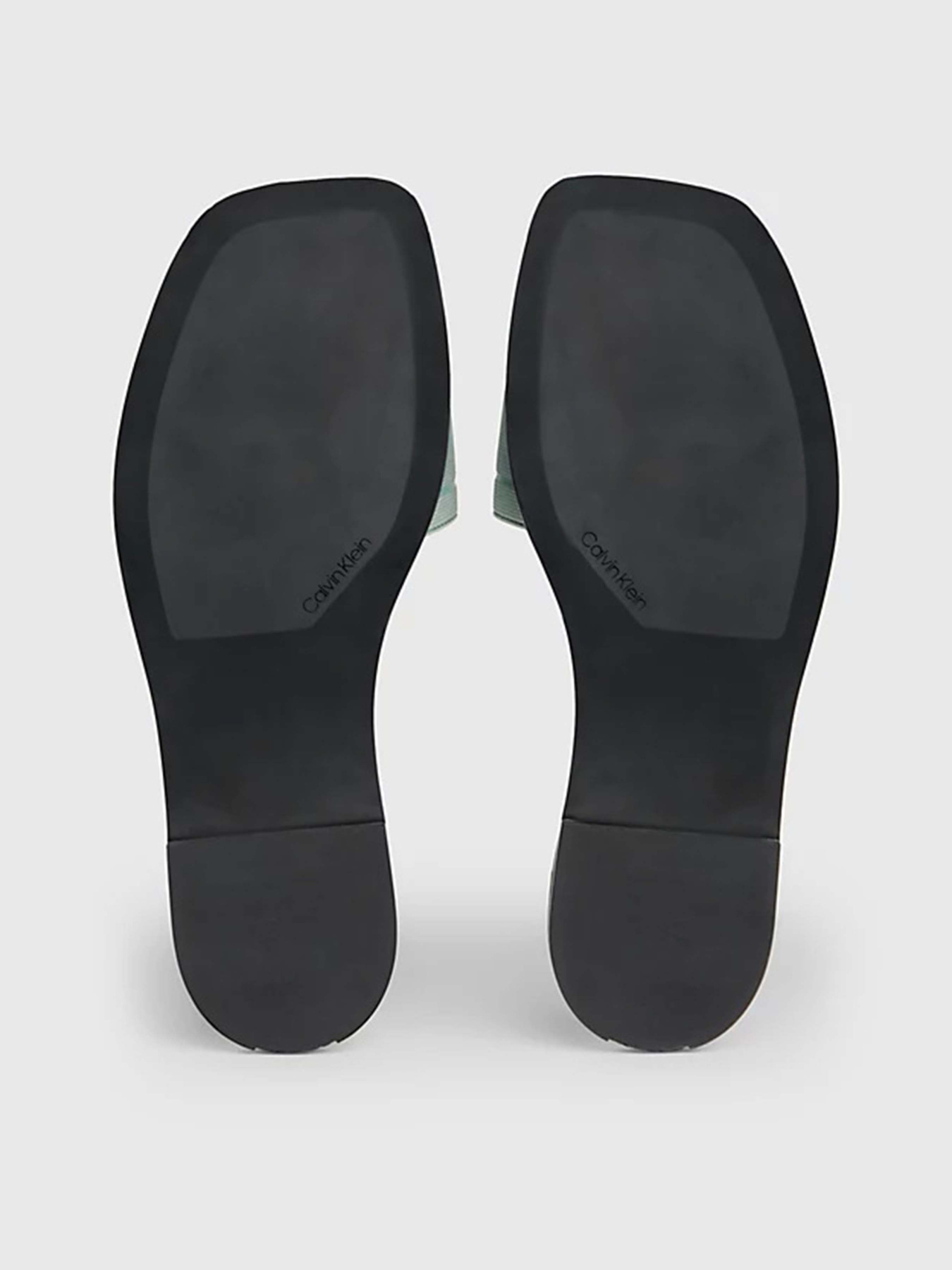 Шлепанцы Calvin Klein Flat Slide He модель HW0HW01989-0H7 Фото