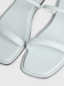 Шлепанцы Calvin Klein Flat Slide Lth модель HW0HW02127-LIA Шлепанцы Calvin Klein Flat Slide Lth модель HW0HW02127-LIA Фото