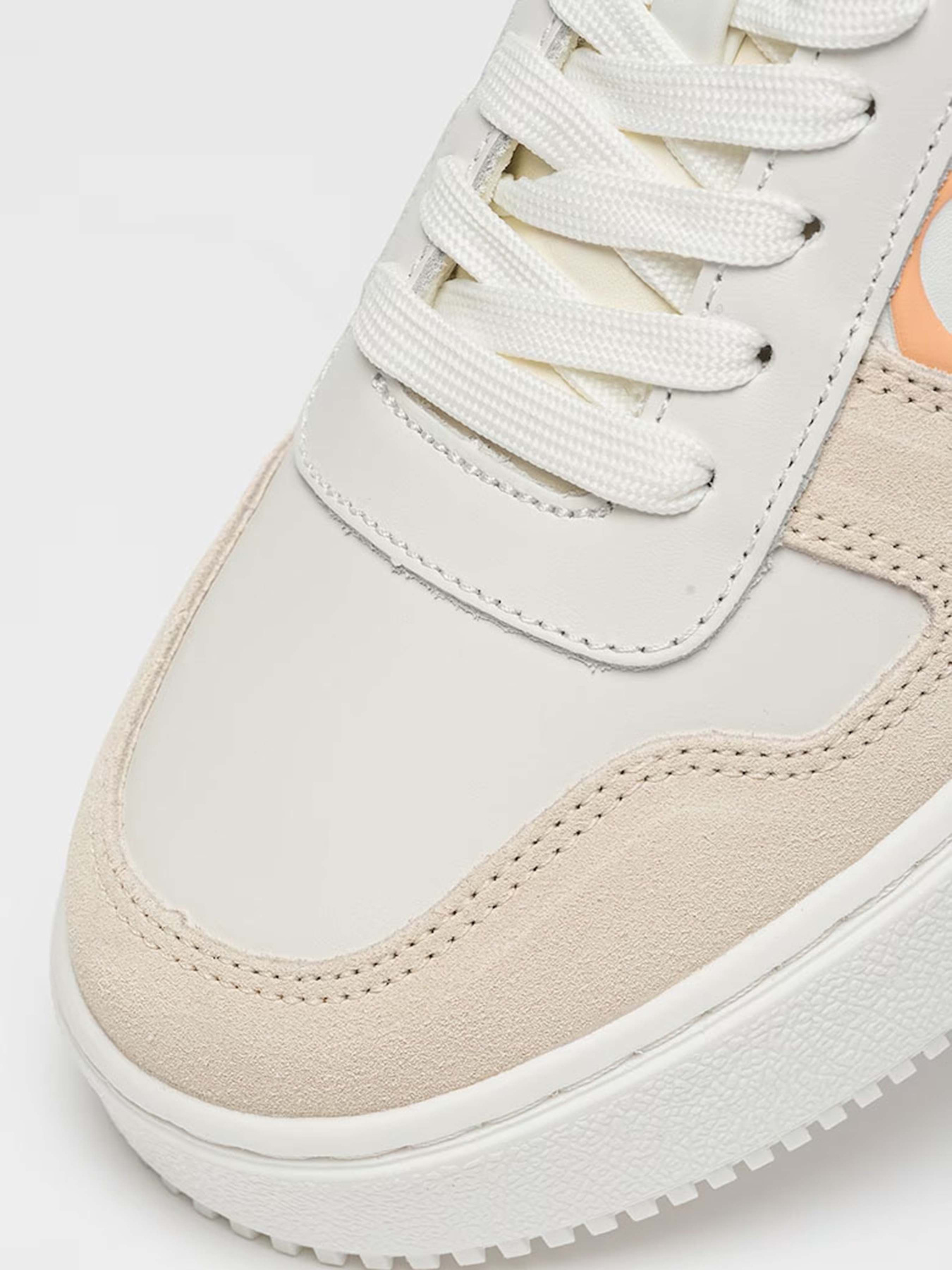 Кроссовки Calvin Klein Chunky Cupsole Low Mix Nbs Dc модель YW0YW01415-02S Фото