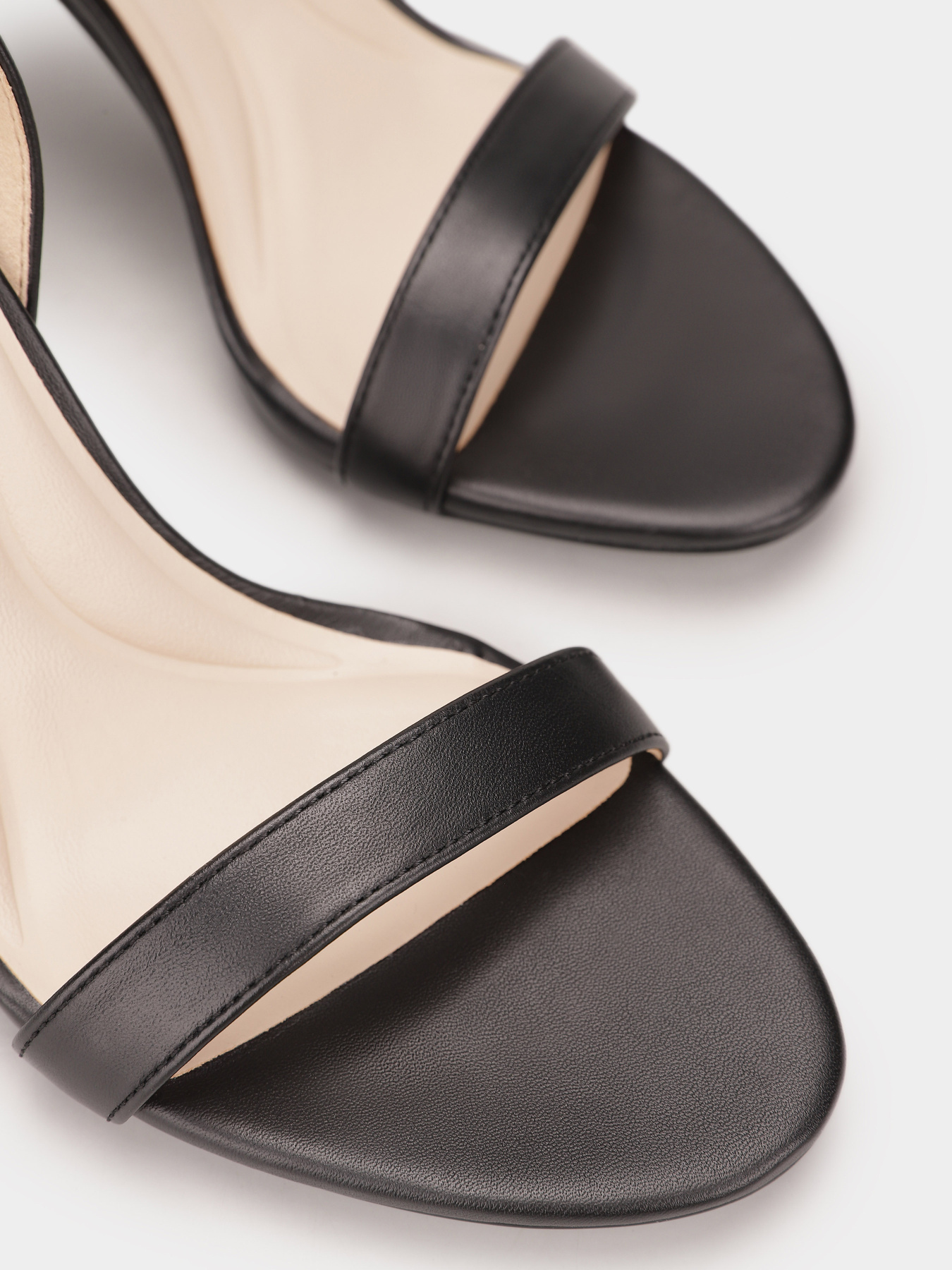 Босоніжки Calvin Klein модель HW0HW02337-BEH Босоніжки Calvin Klein модель HW0HW02337-BEH Фото