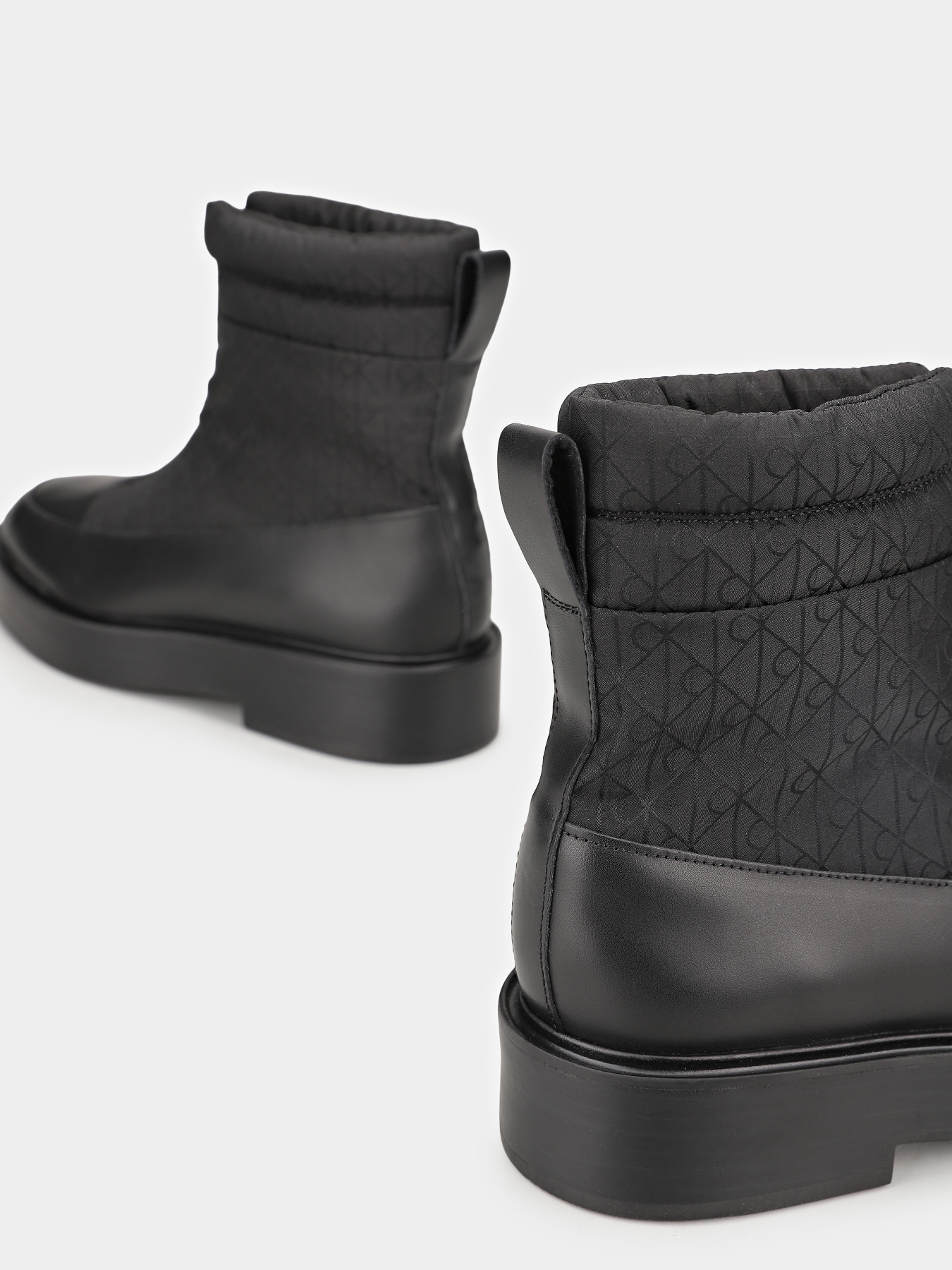 Ботинки Calvin Klein модель YW0YW02073-BEH Фото