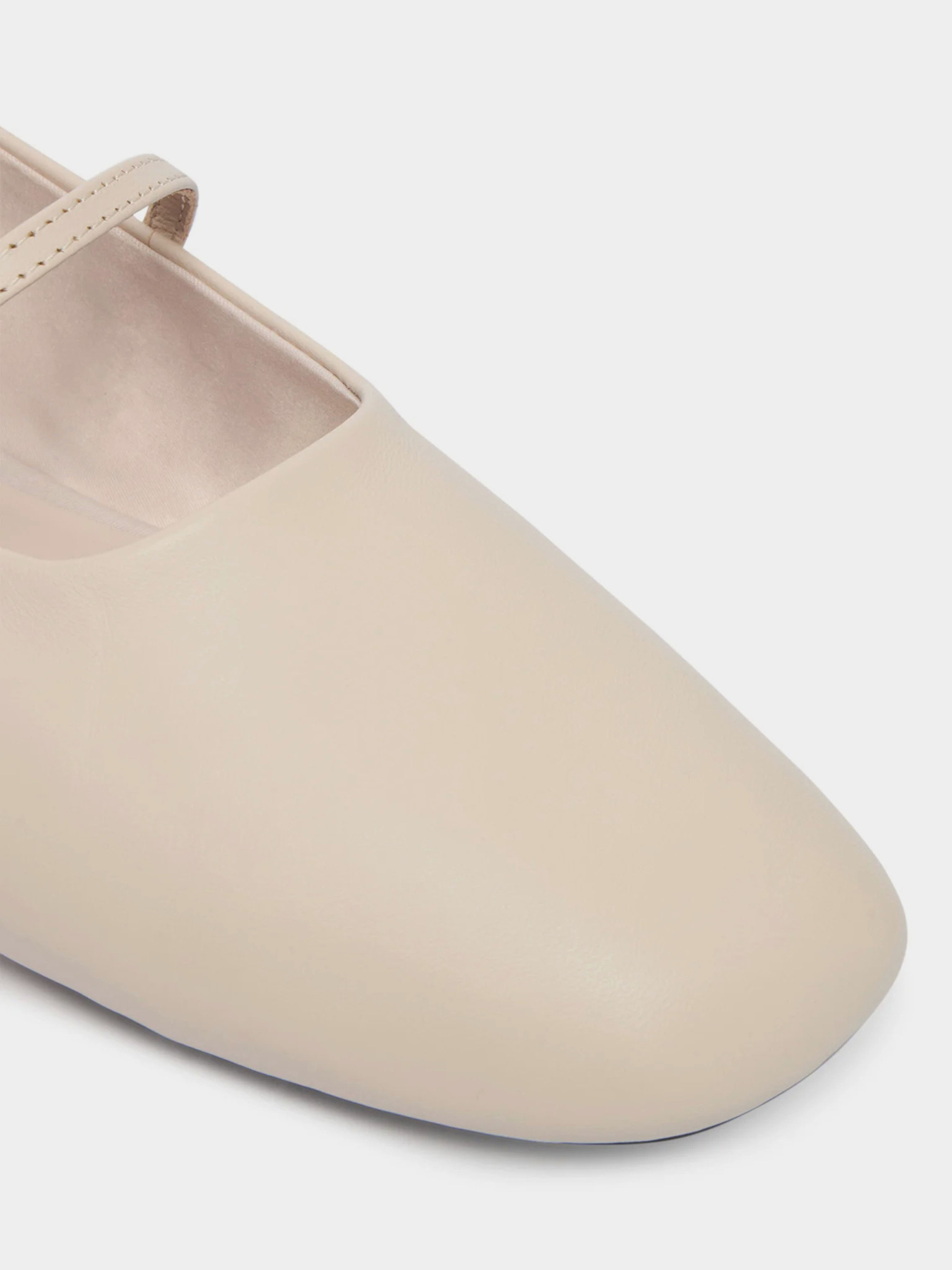 Балетки Calvin Klein OBLIQUE BALLERINA MJ LTH HDW модель HW0HW02847-ABH Фото